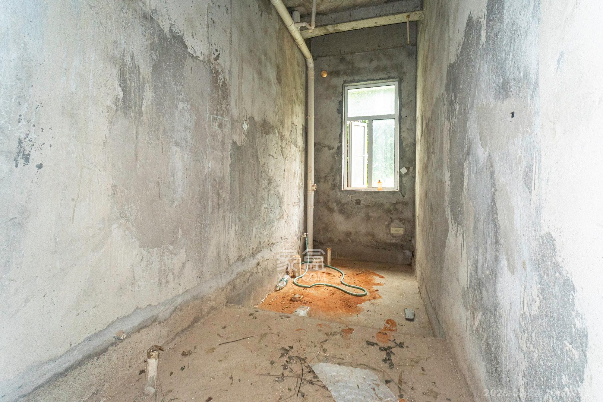 水印山城  6室2厅2卫    368.0万 水印山城  6室2厅2卫    368.0万卫生间