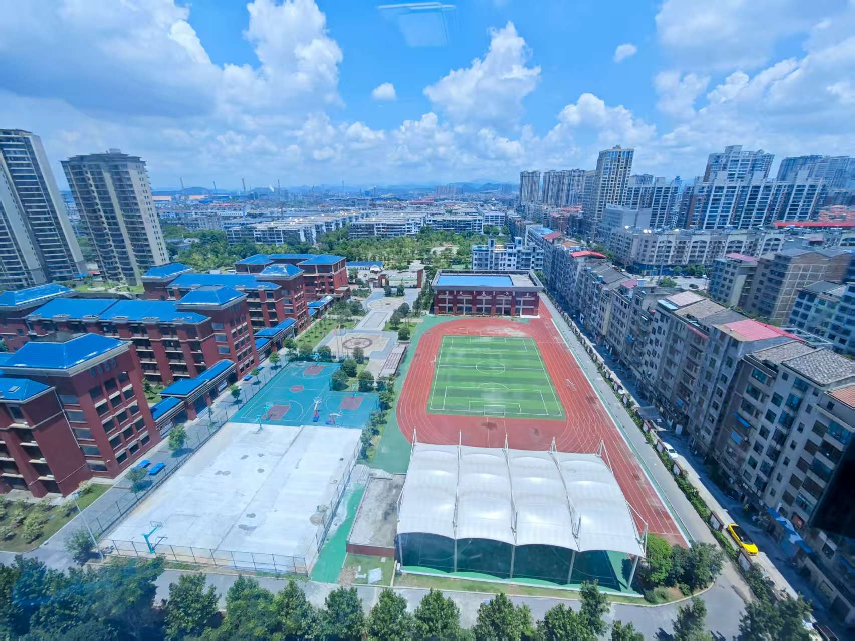 翔宇尚书苑 4室2厅2卫 79.8万 翔宇尚书苑 4室2厅2卫 79.8万客厅