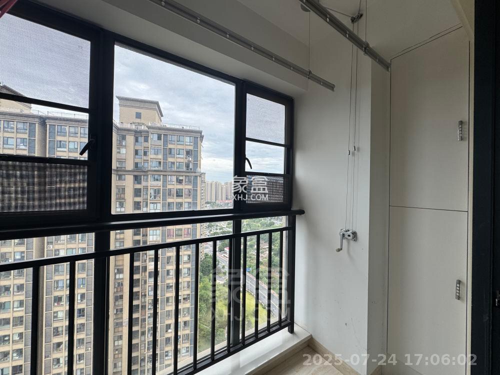 中建御山和苑  3室2厅2卫    1900.0元/月 中建御山和苑  3室2厅2卫    1900.0元/月室内图