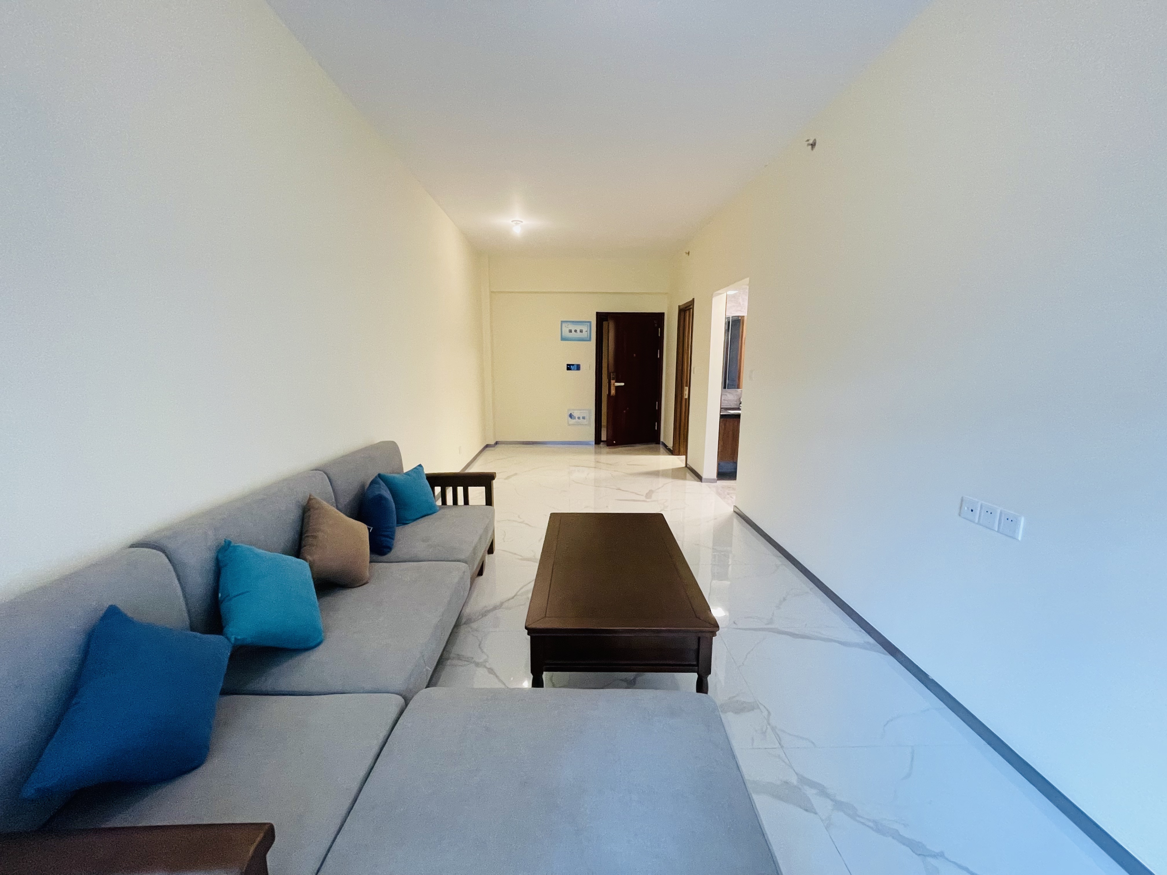 滨江海岸三期 1室1厅1卫 2100.00元/月 滨江海岸三期 1室1厅1卫 2100.00元/月室内图