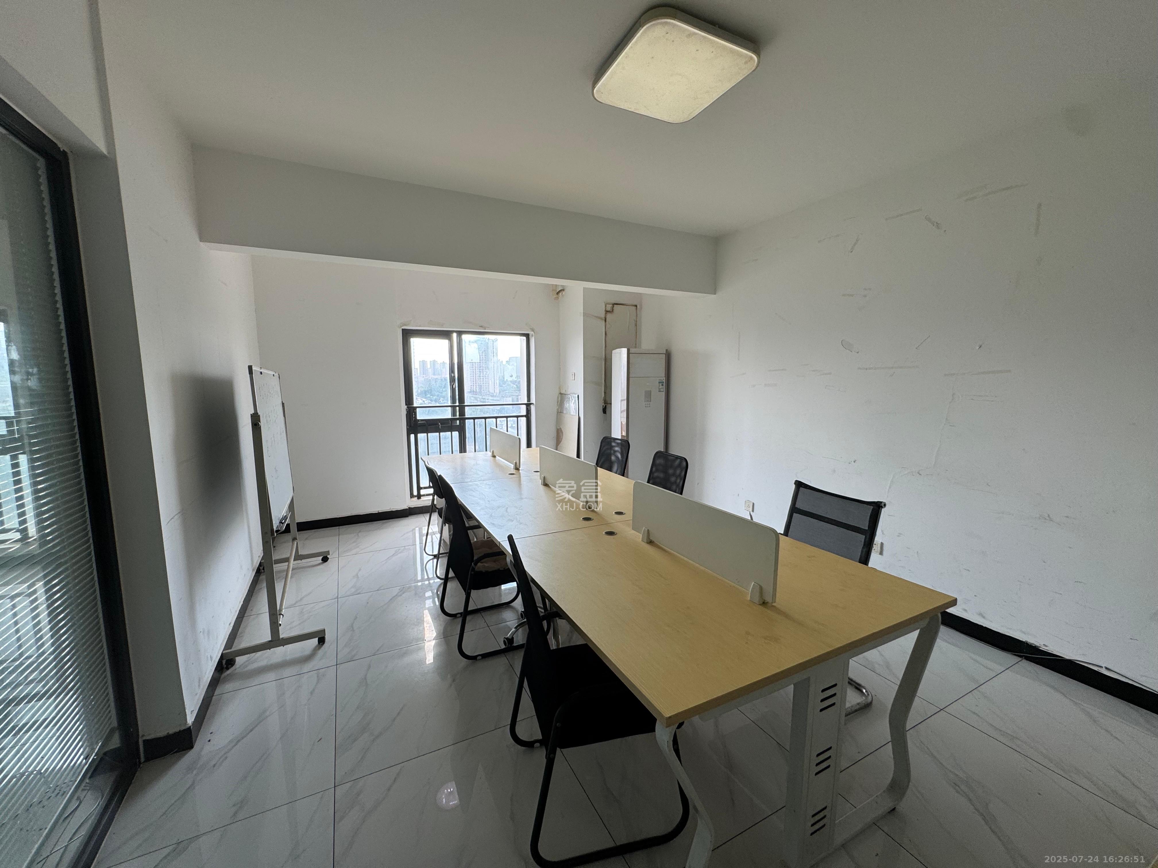 星大峰汇商务楼 1室1厅1卫 1800.0元/月 星大峰汇商务楼 1室1厅1卫 1800.0元/月室内图