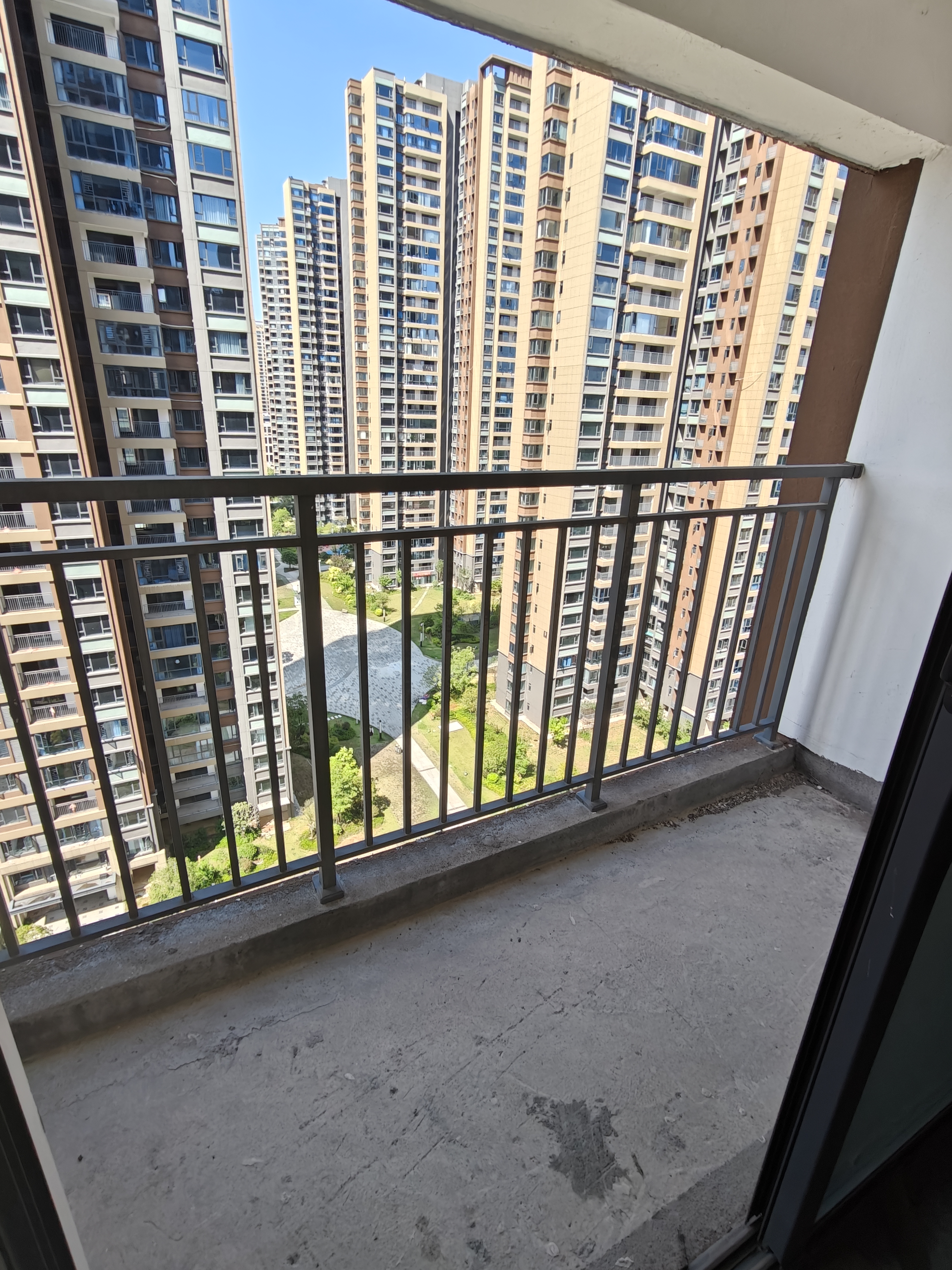 宁邦中心（二期公园里）  4室2厅2卫    90.0万客厅