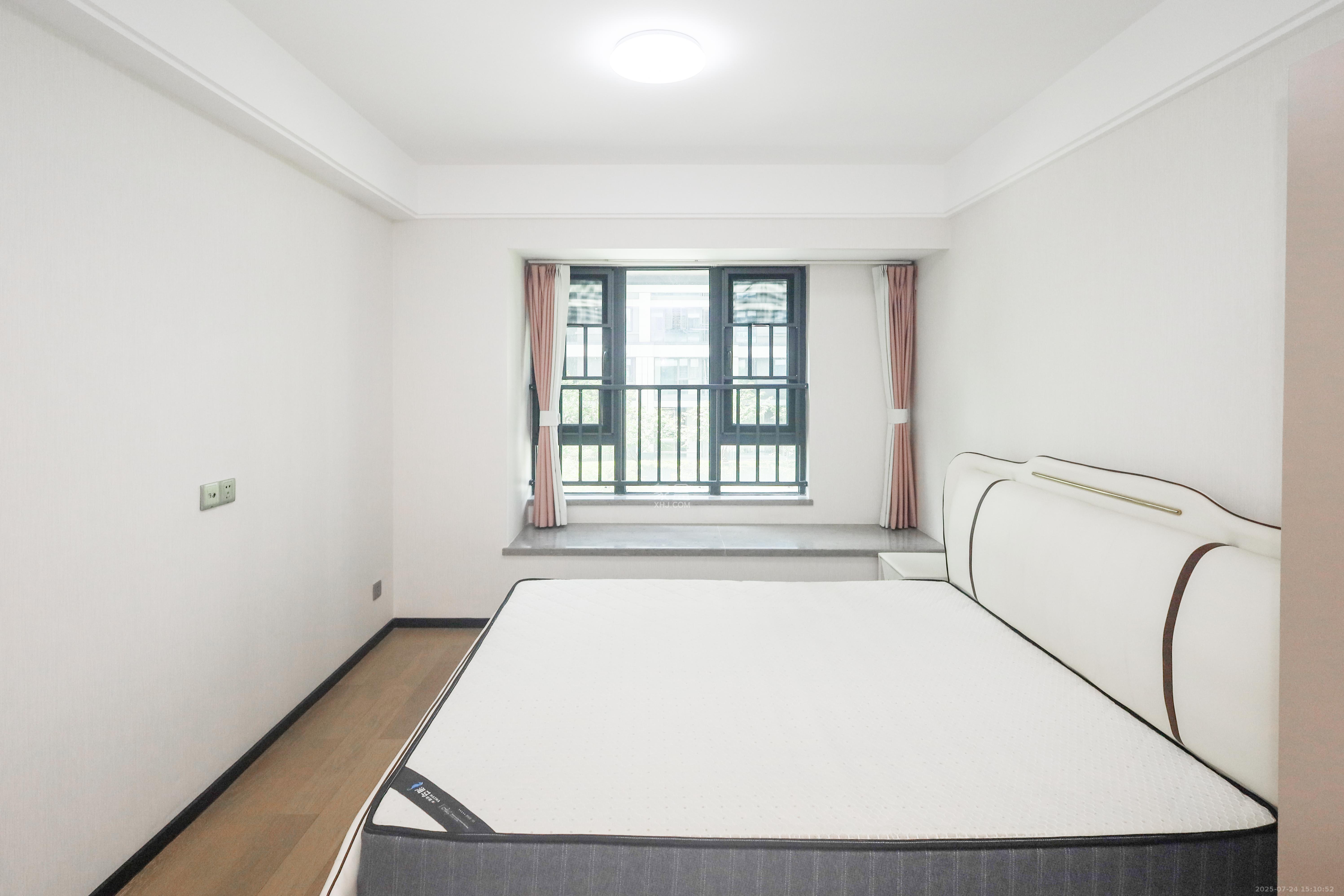 中海麓山境北区 3室2厅2卫 99.6万 中海麓山境北区 3室2厅2卫 99.6万卧室