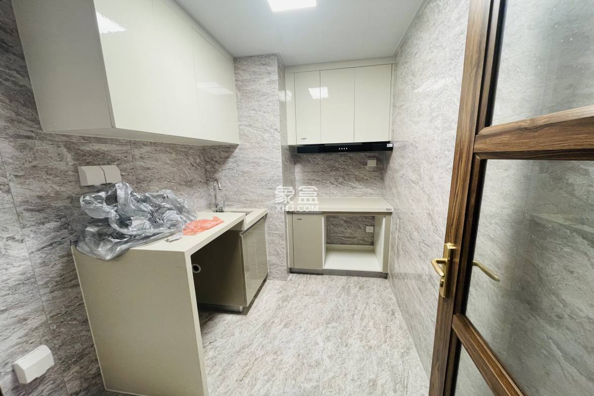 滨江海岸三期 1室1厅1卫 2100.00元/月 滨江海岸三期 1室1厅1卫 2100.00元/月室内图