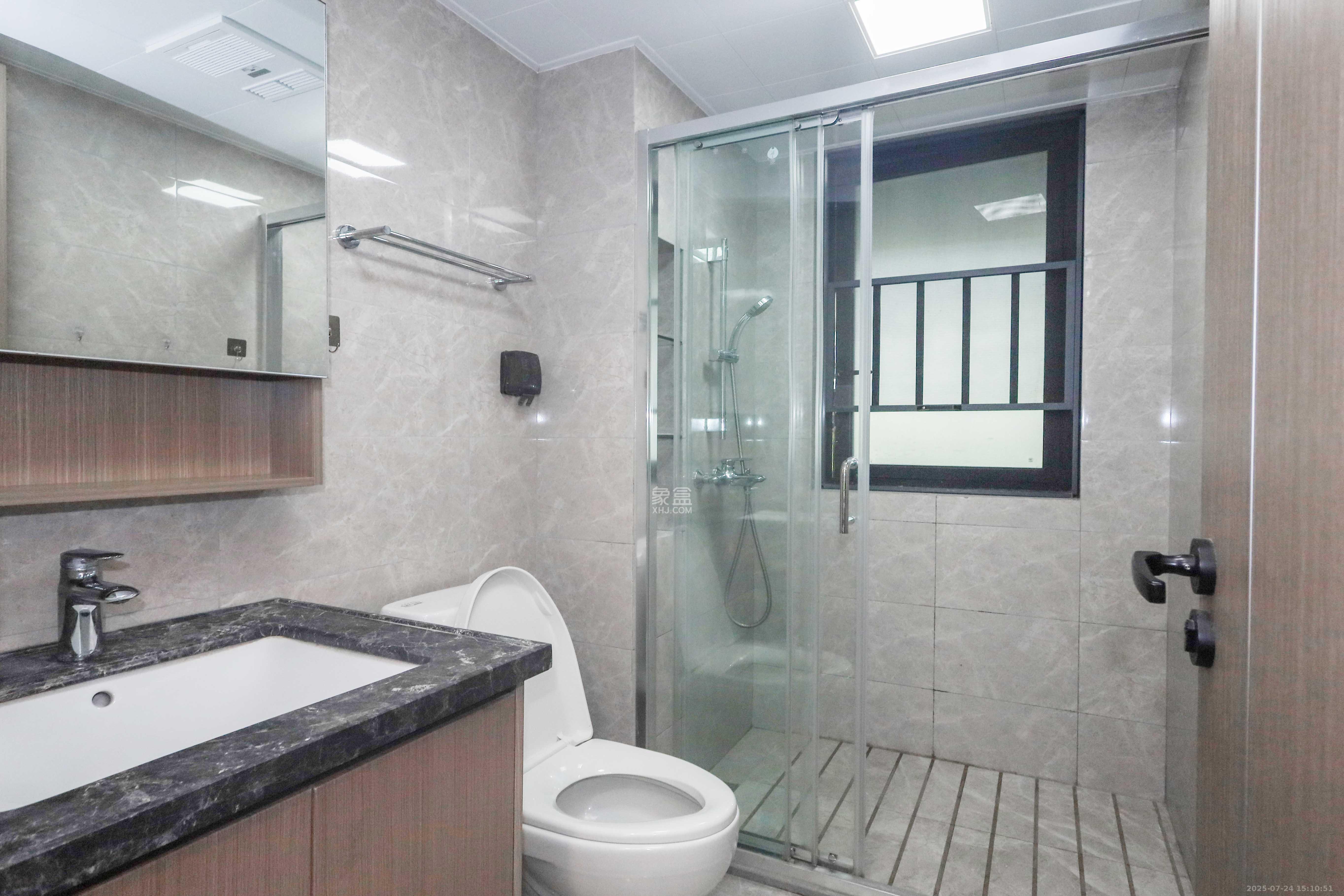 中海麓山境北区 3室2厅2卫 99.6万 中海麓山境北区 3室2厅2卫 99.6万卫生间