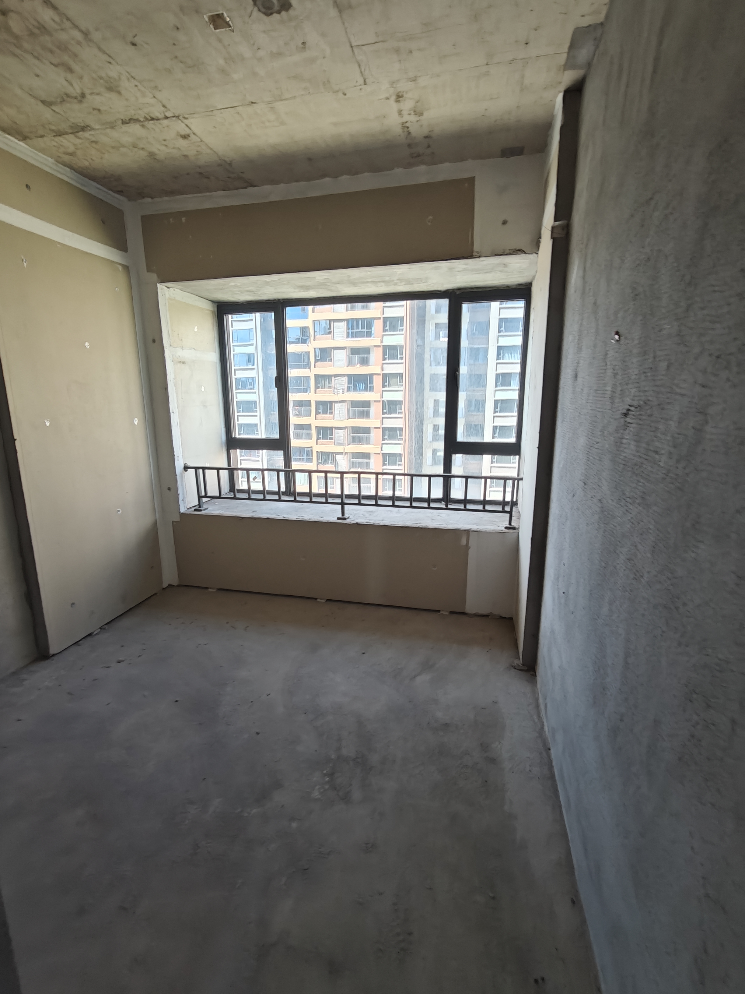 宁邦中心（二期公园里）  4室2厅2卫    90.0万客厅