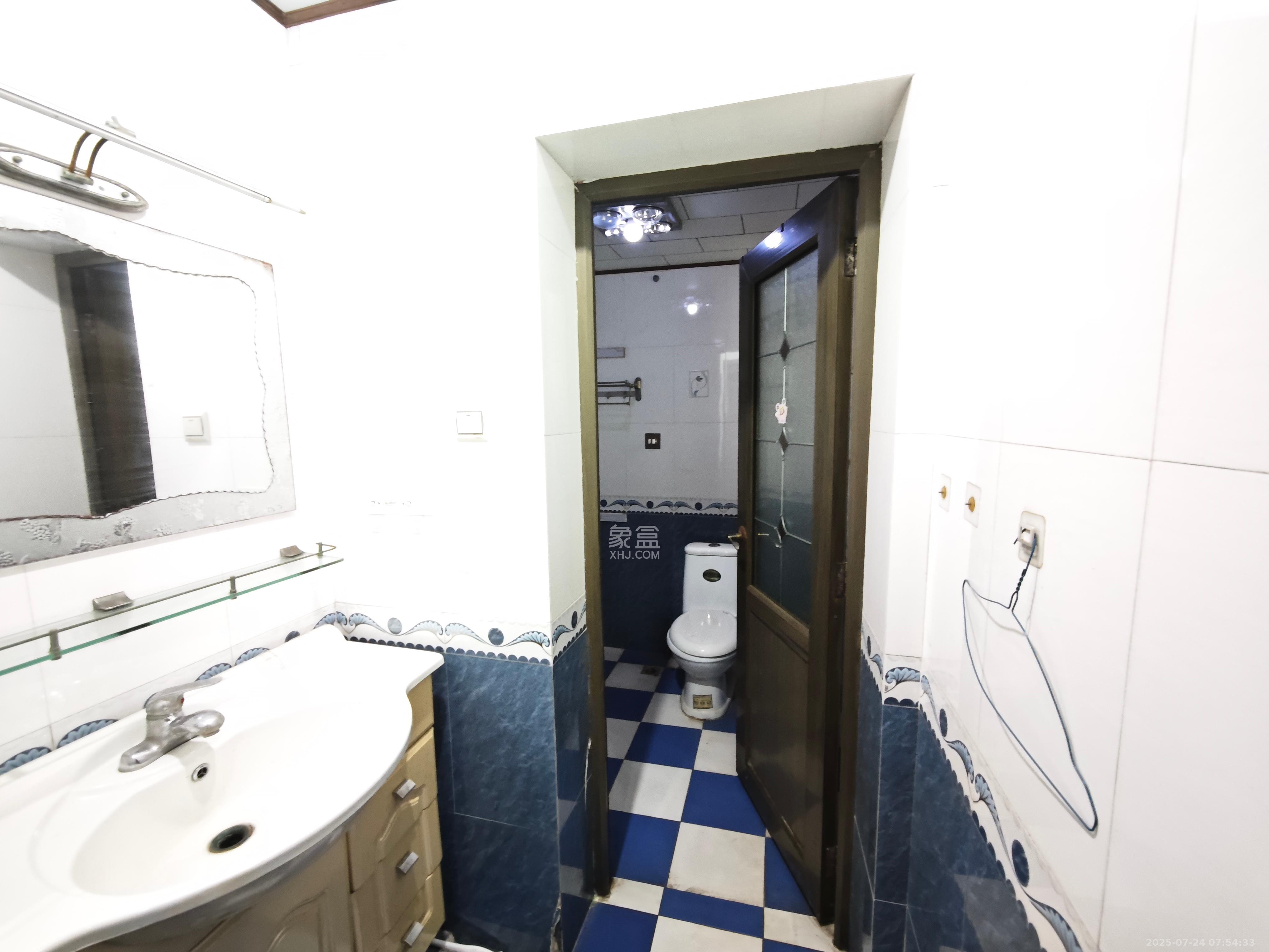 山水人家一二期 3室2厅2卫 2000.0元/月 山水人家一二期 3室2厅2卫 2000.0元/月室内图