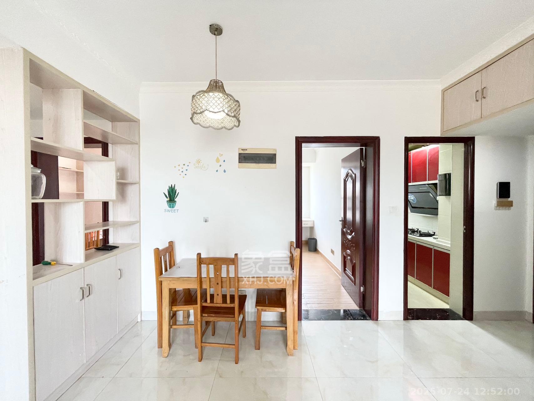 荣盛花语馨苑  4室2厅1卫    2100.0元/月 荣盛花语馨苑  4室2厅1卫    2100.0元/月室内图