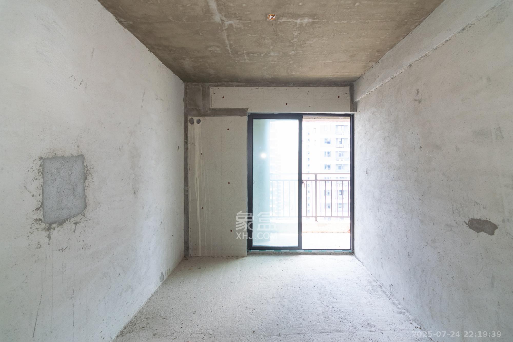 湾田望江府  4室2厅2卫    68.0万 湾田望江府  4室2厅2卫    68.0万卧室