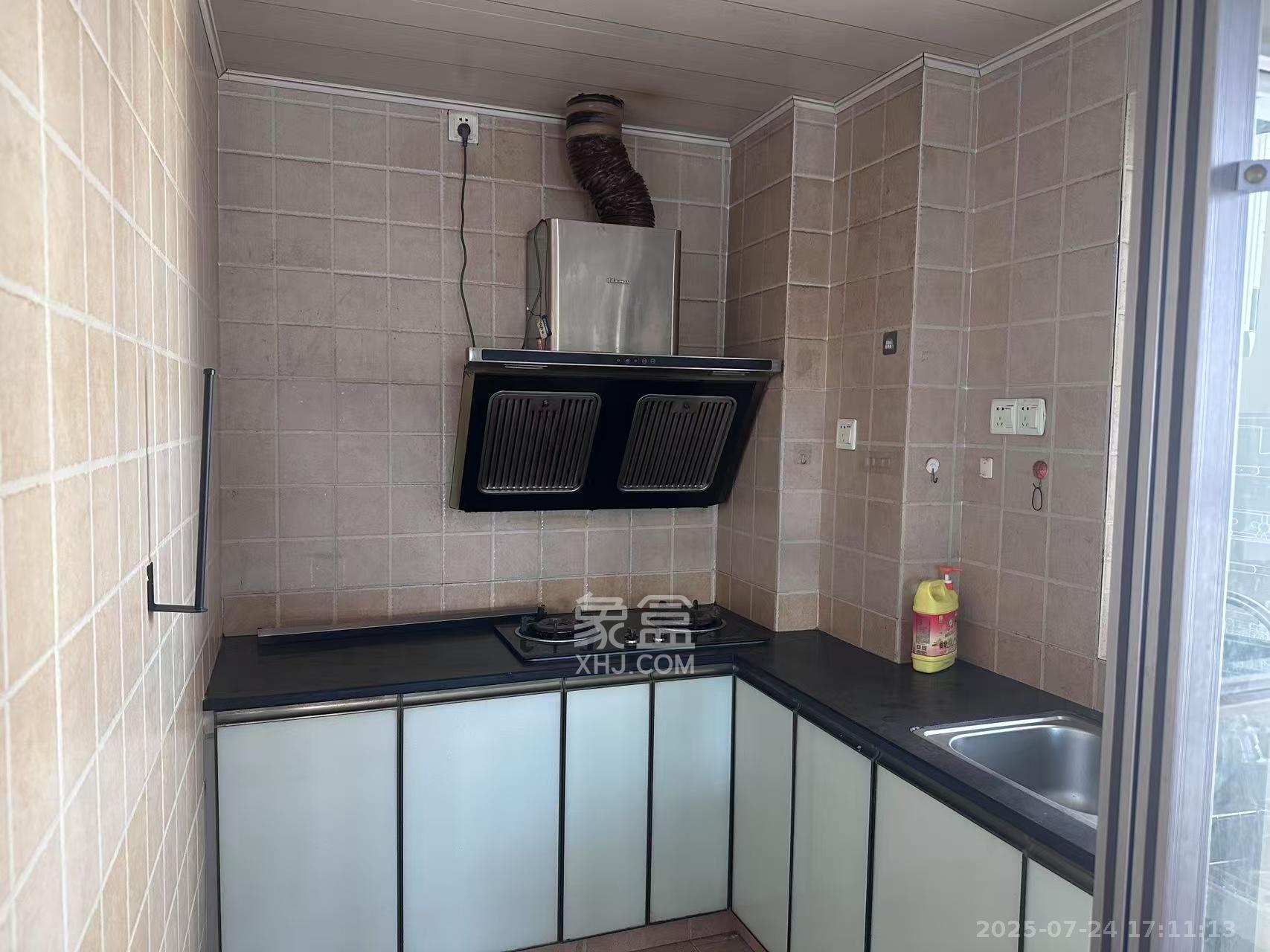 童话里  3室2厅1卫    1800.0元/月室内图