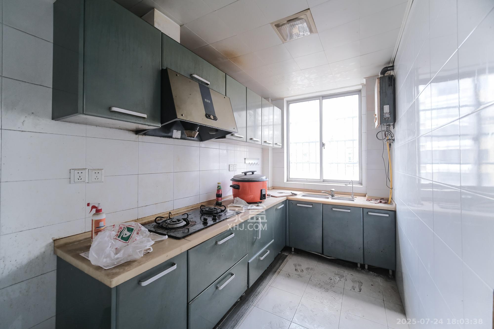 红树湾 3室2厅2卫 70.0万 红树湾 3室2厅2卫 70.0万厨房