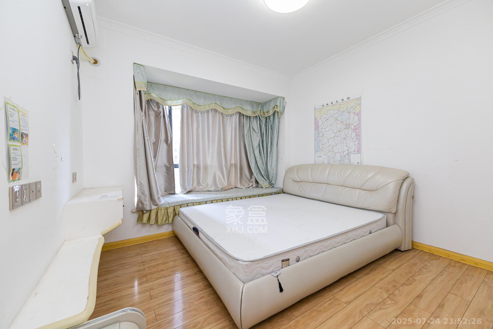 珠江东方明珠(新地东方明珠)三期 3室2厅1卫 66.0万 珠江东方明珠(新地东方明珠)三期 3室2厅1卫 66.0万卧室