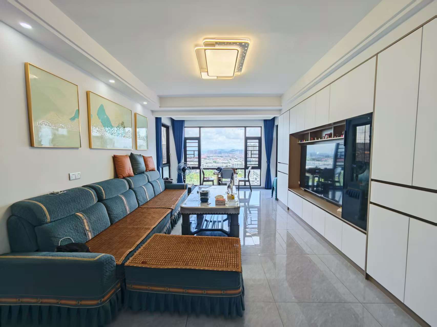 翔宇尚书苑 4室2厅2卫 79.8万 翔宇尚书苑 4室2厅2卫 79.8万客厅