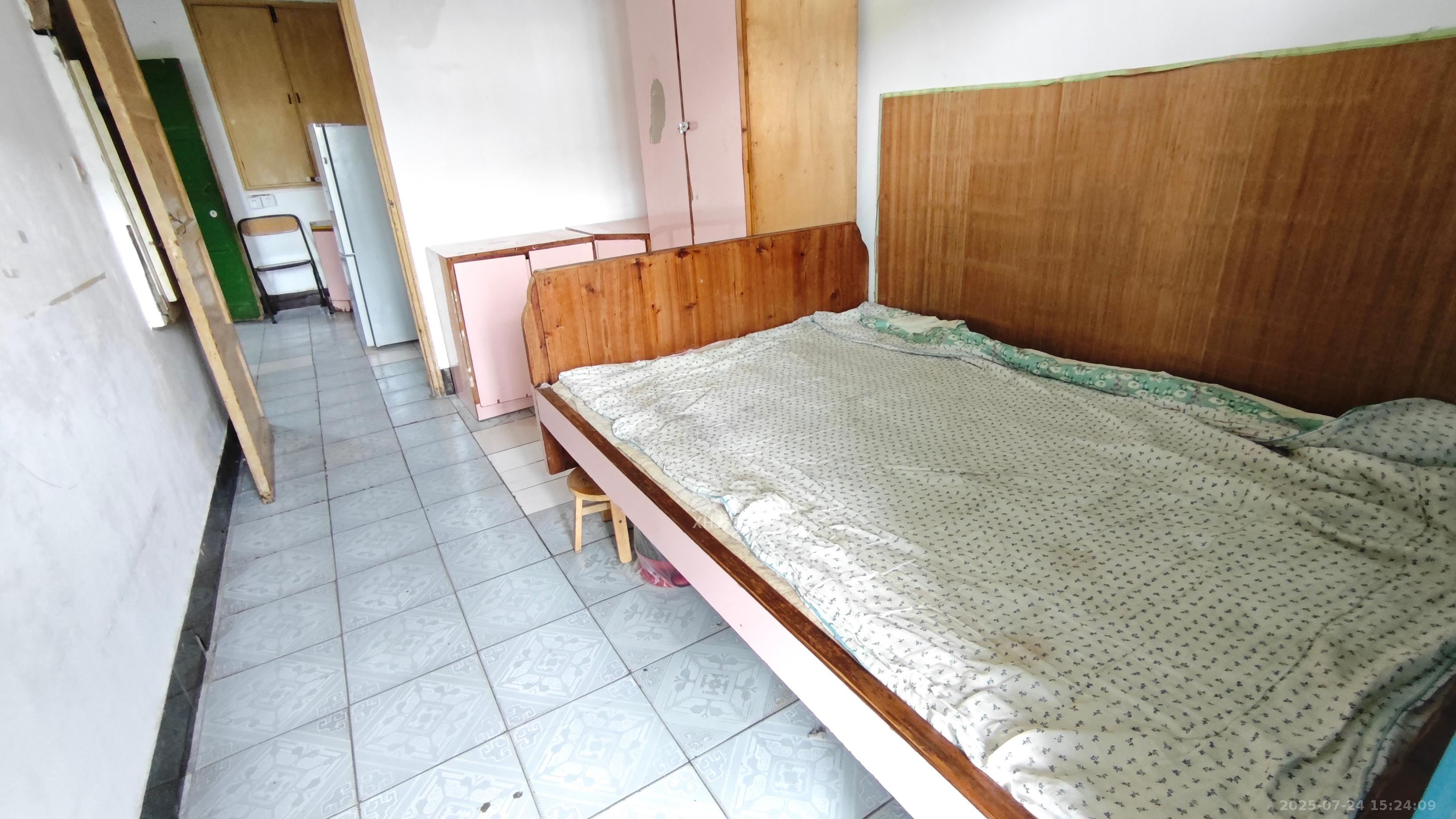 解放村 2室1厅1卫 12.8万 解放村 2室1厅1卫 12.8万客厅