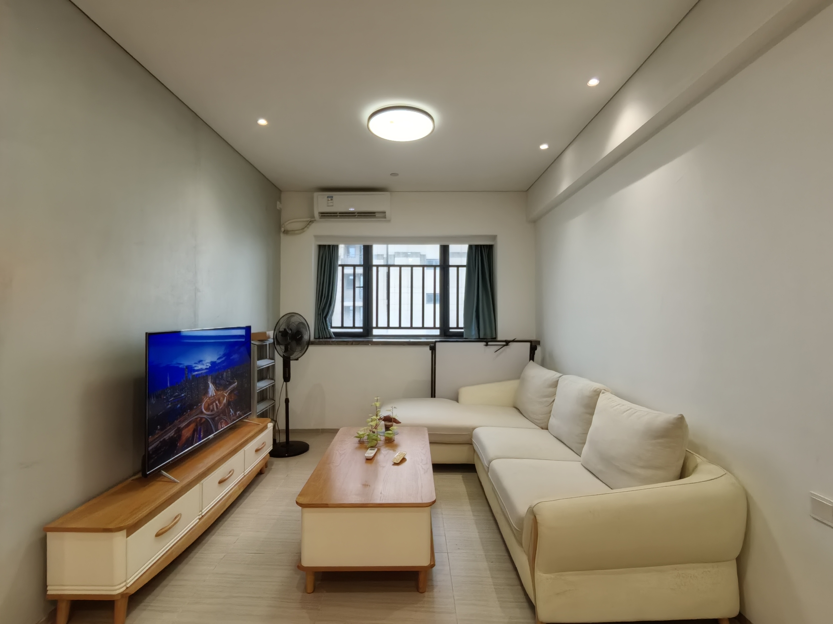 海航豪庭南苑  1室1厅1卫   2600.00元/月
