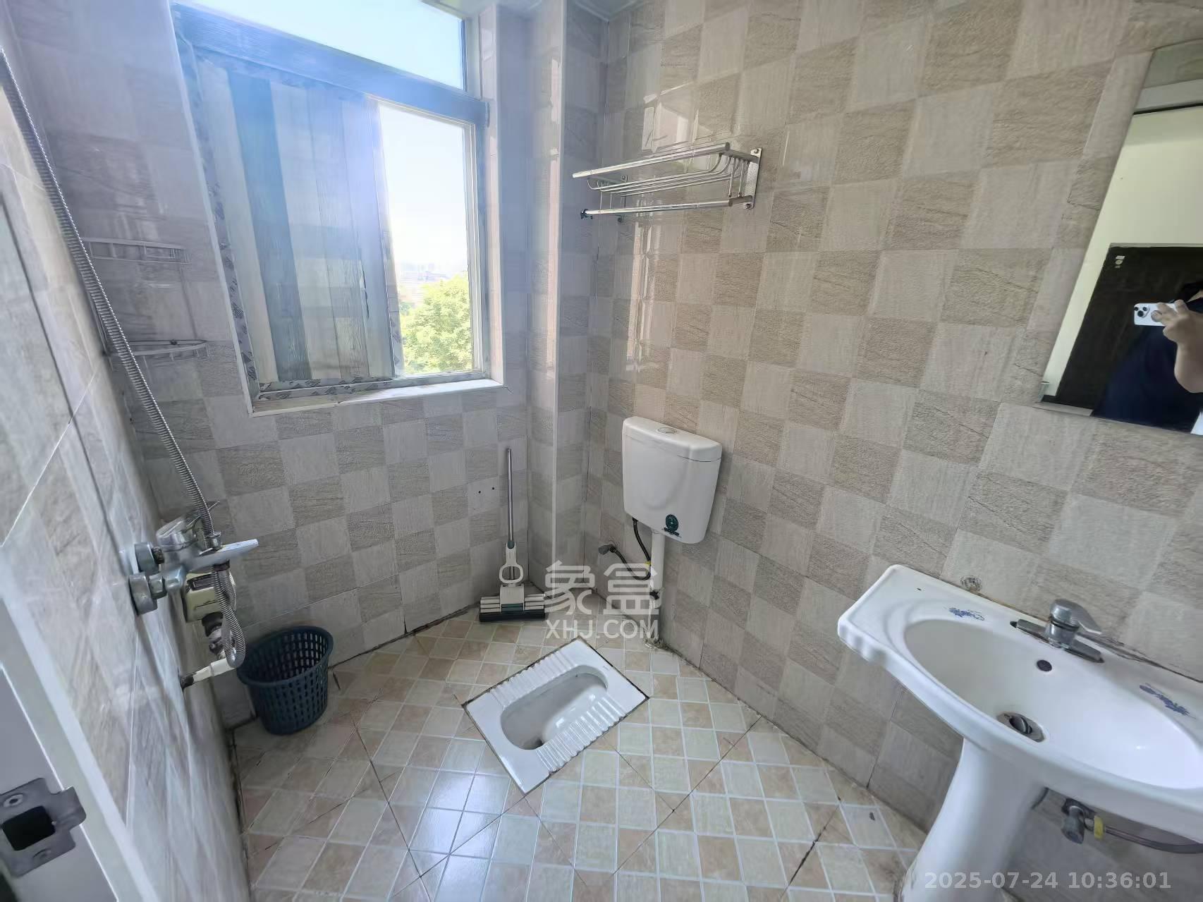 山水湾 3室2厅1卫 1700.0元/月 山水湾 3室2厅1卫 1700.0元/月室内图