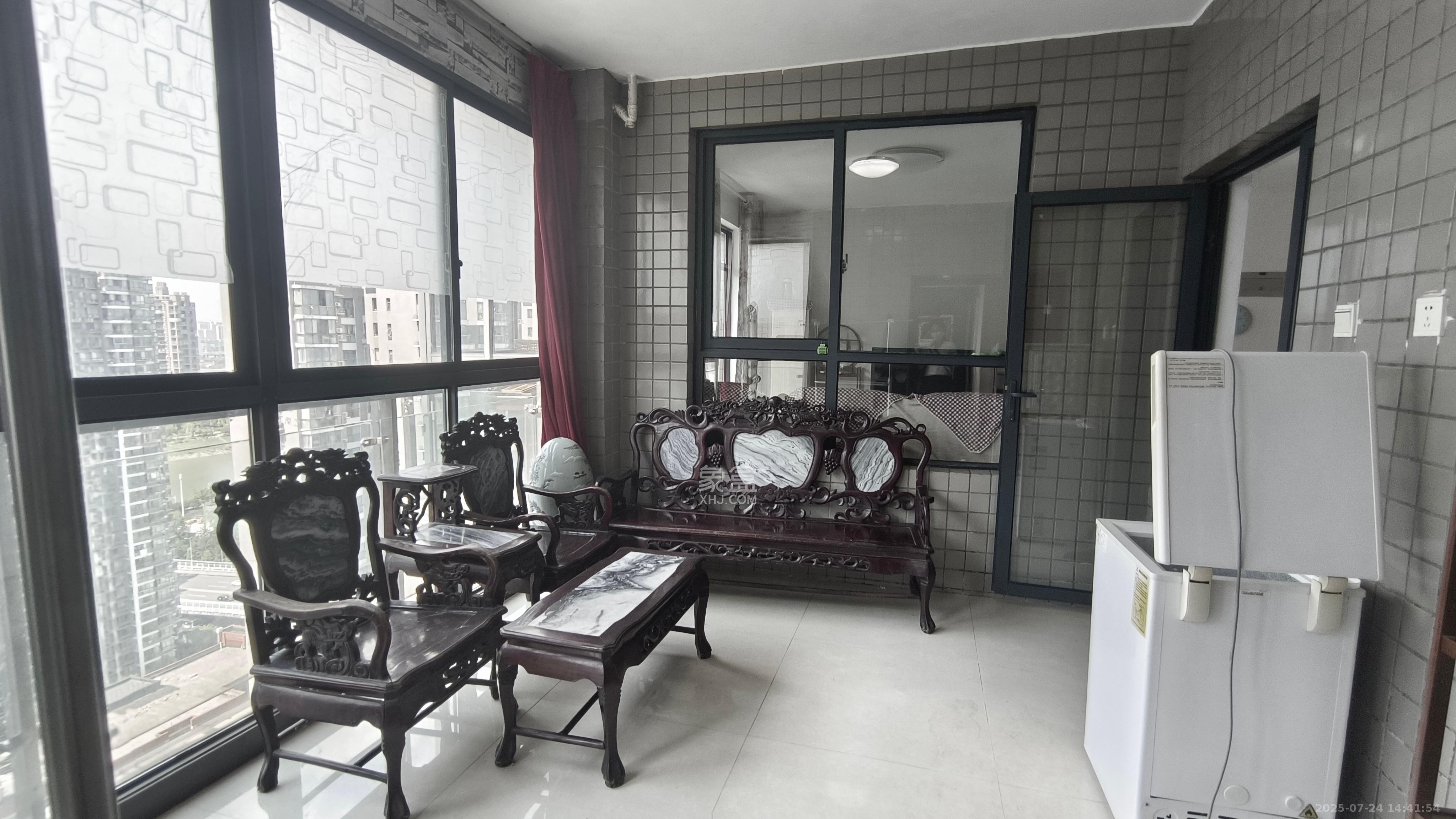 湘江世纪城贯江苑 3室2厅2卫 2300.0元/月 湘江世纪城贯江苑 3室2厅2卫 2300.0元/月室内图