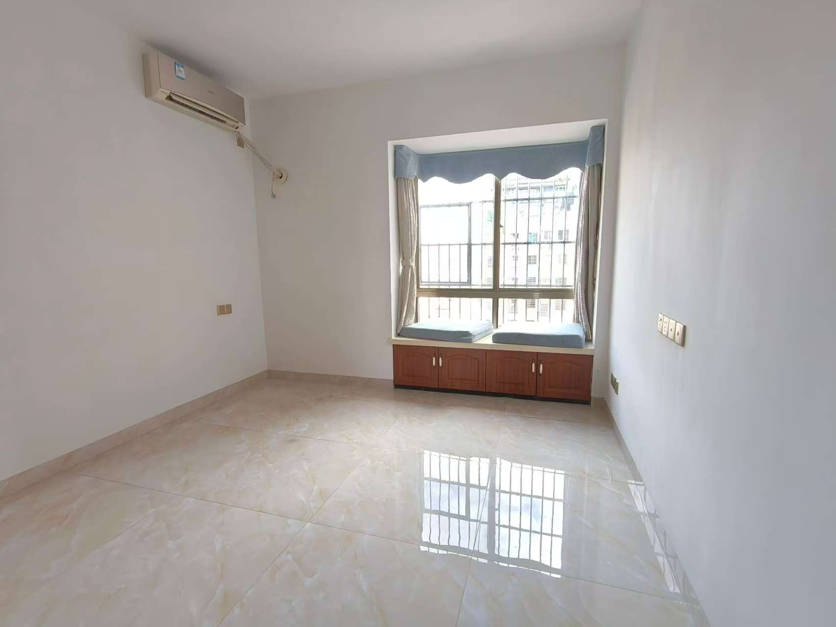 凤凰明珠  3室2厅2卫    155.0万 凤凰明珠  3室2厅2卫    155.0万户型图