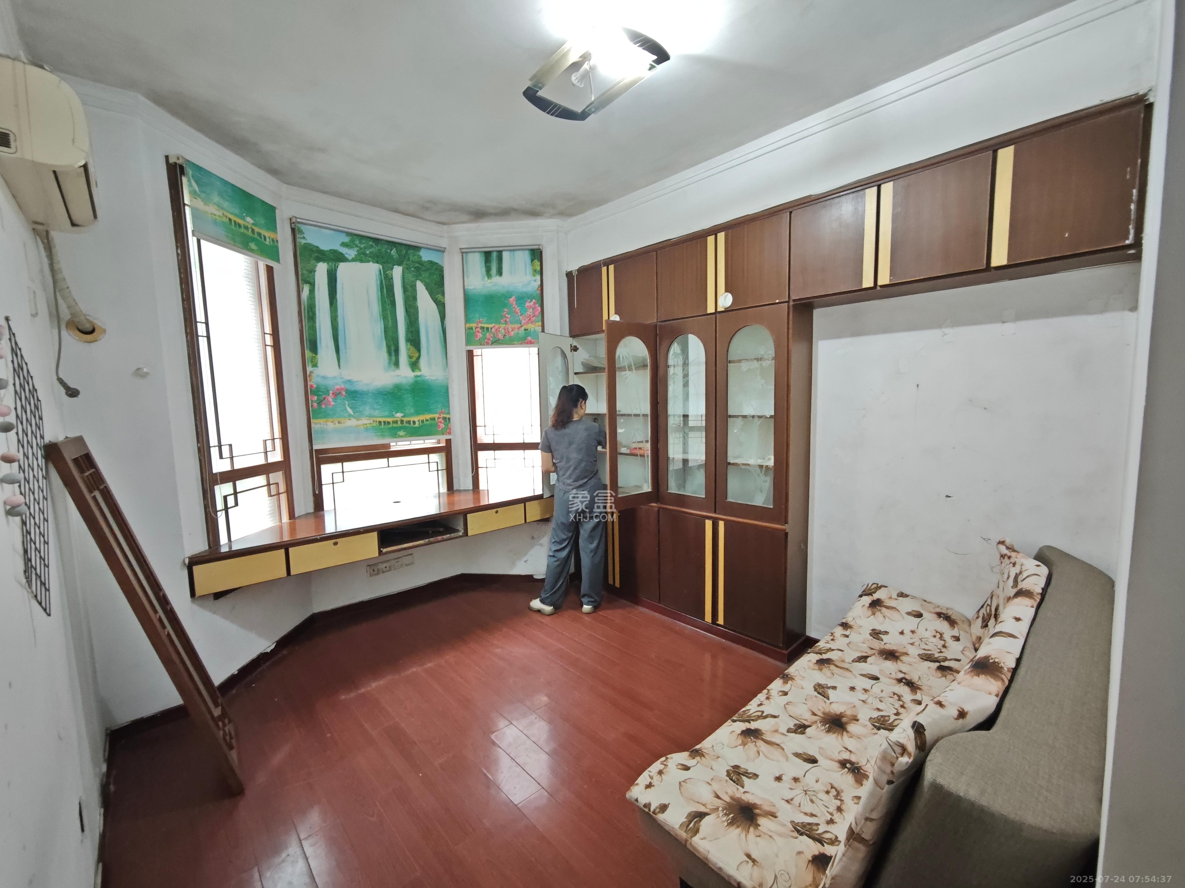 山水人家一二期 3室2厅2卫 2000.0元/月 山水人家一二期 3室2厅2卫 2000.0元/月室内图