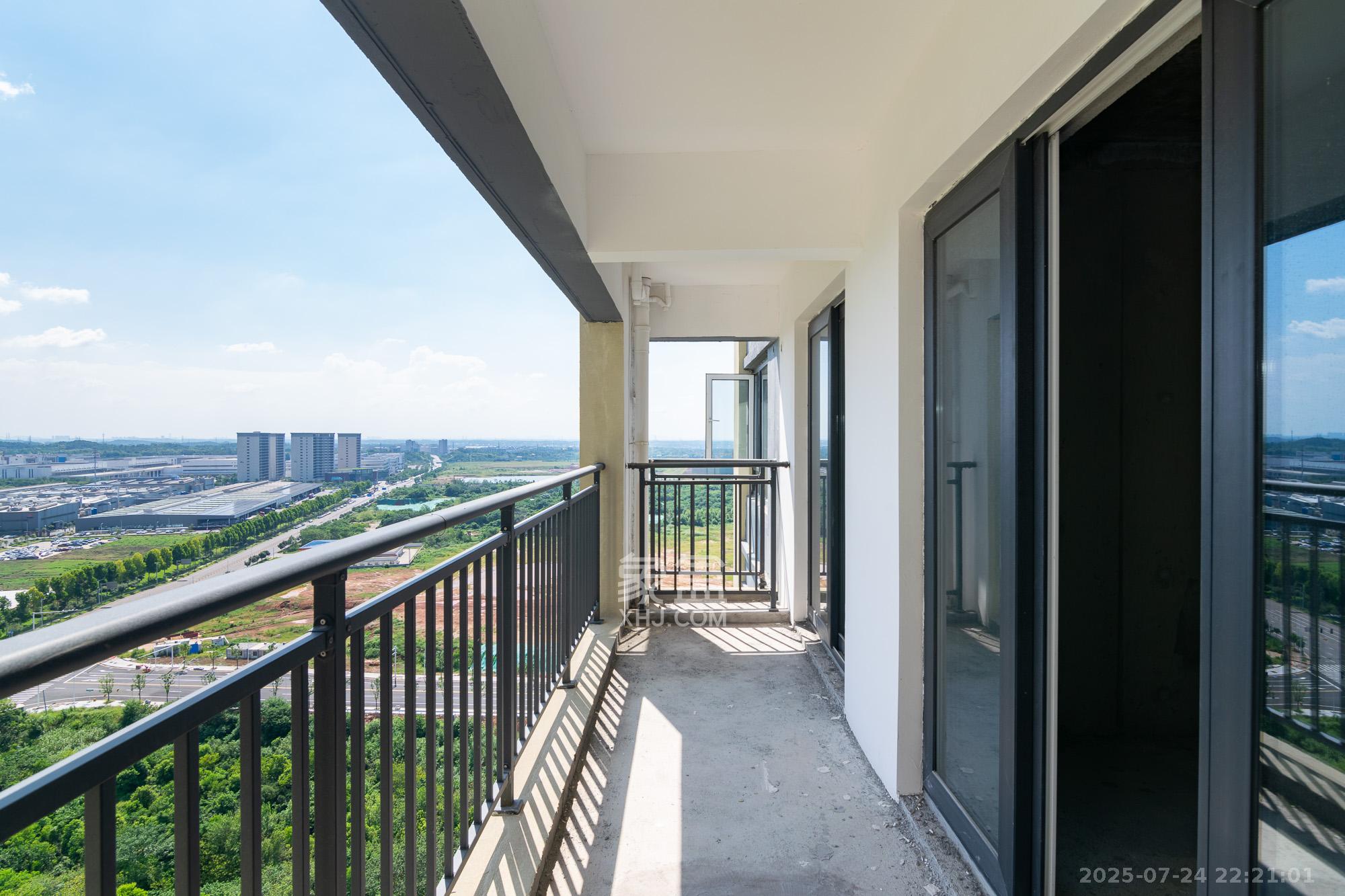 望达智造小镇望云湖  4室2厅2卫    66.0万阳台