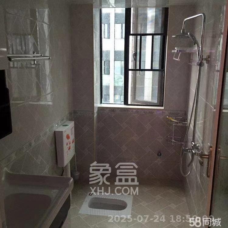 富春山  3室2厅1卫    2400.0元/月 富春山  3室2厅1卫    2400.0元/月室内图