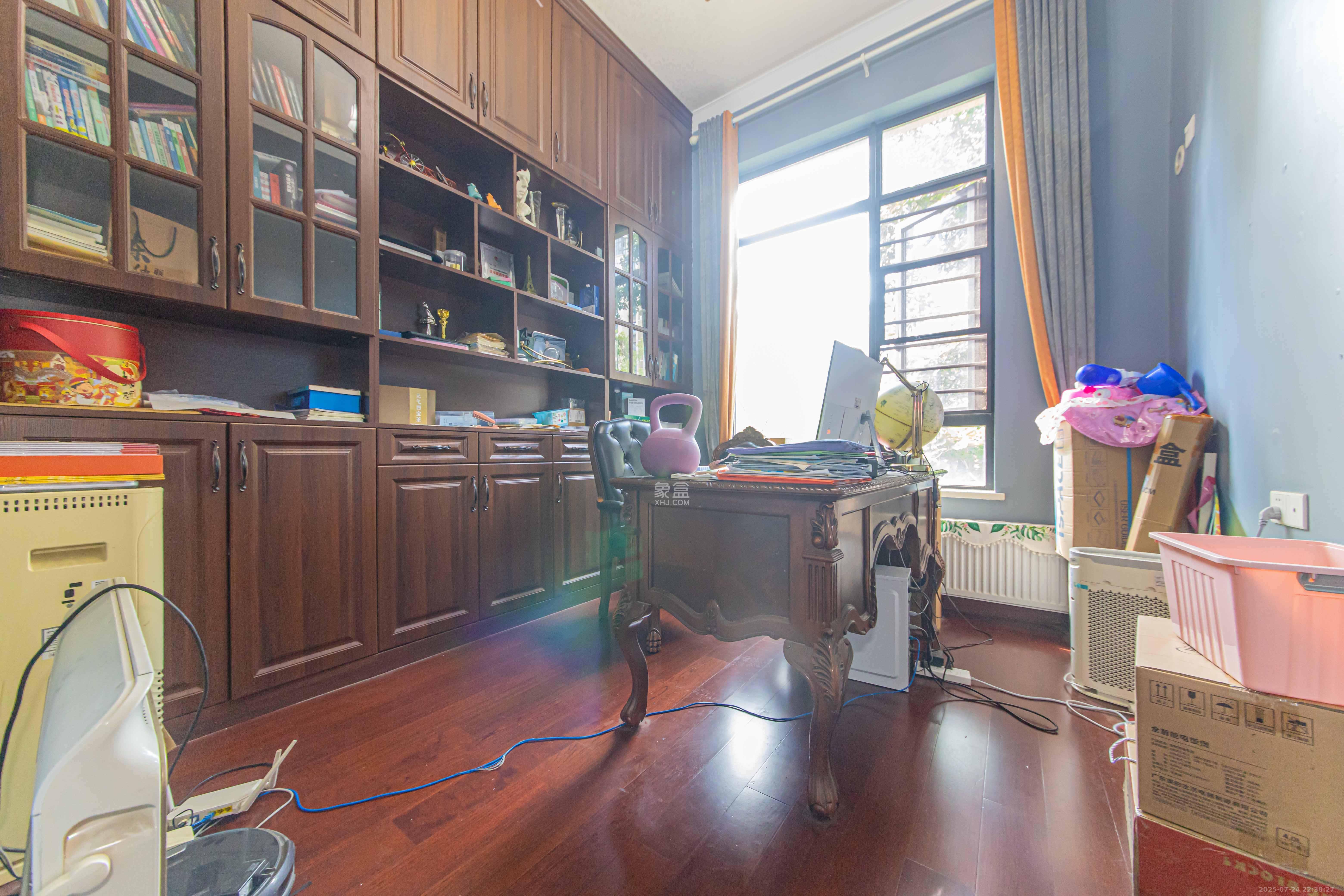 中海新城熙岸(中信新城五期) 4室2厅2卫 170.0万 中海新城熙岸(中信新城五期) 4室2厅2卫 170.0万卧室