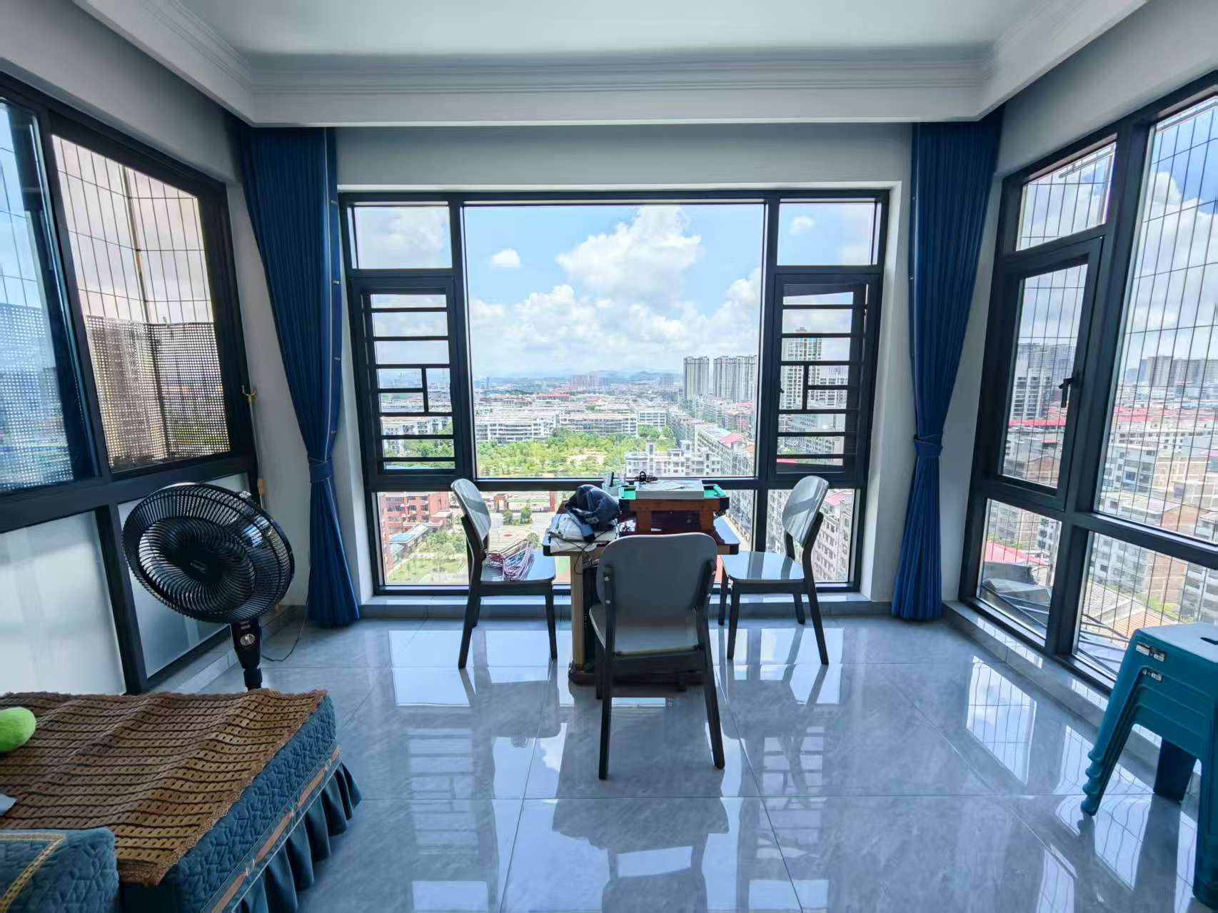 翔宇尚书苑 4室2厅2卫 79.8万 翔宇尚书苑 4室2厅2卫 79.8万客厅