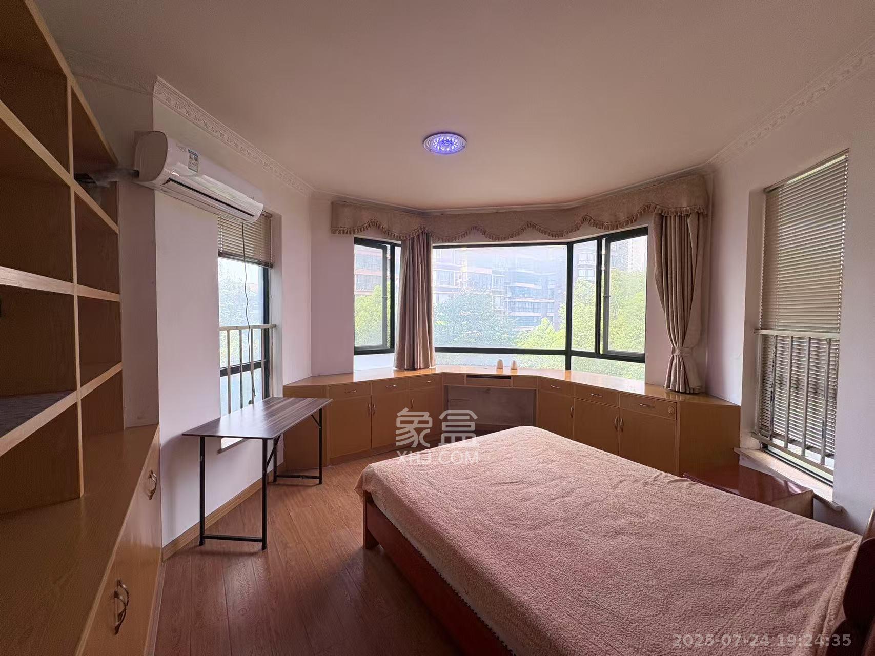 麓谷公馆(涉外国际公馆) 4室2厅2卫 2800.0元/月 麓谷公馆(涉外国际公馆) 4室2厅2卫 2800.0元/月室内图