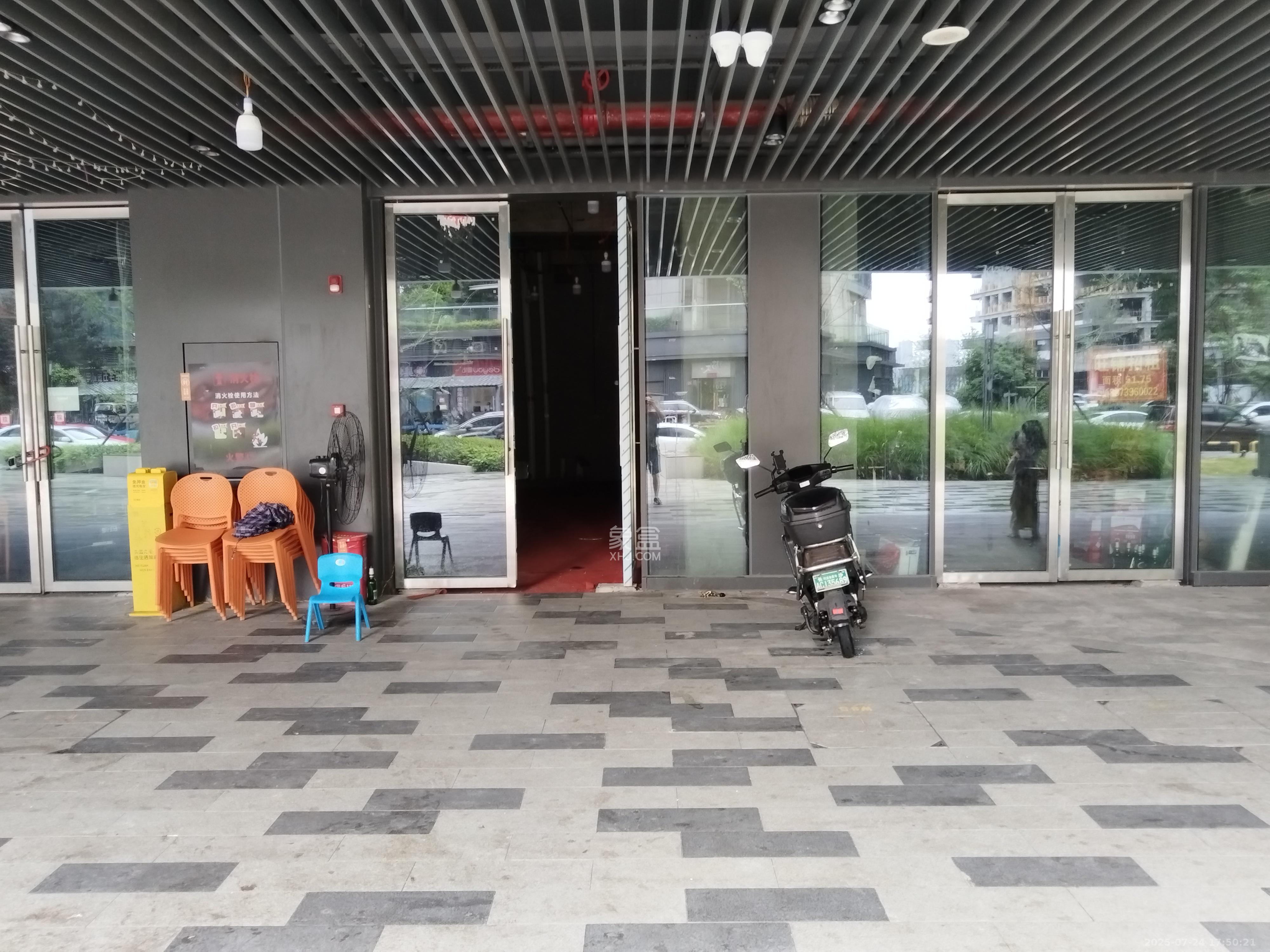 复地滨江金融中心   45.0㎡      6800.0元/月室内图