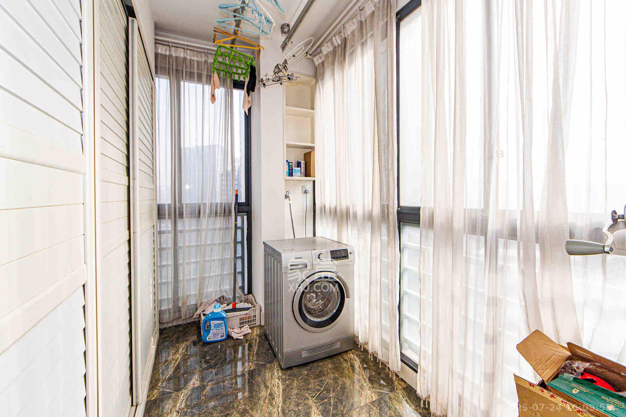 滨江君悦香邸 3室2厅2卫 3500.0元/月 滨江君悦香邸 3室2厅2卫 3500.0元/月室内图