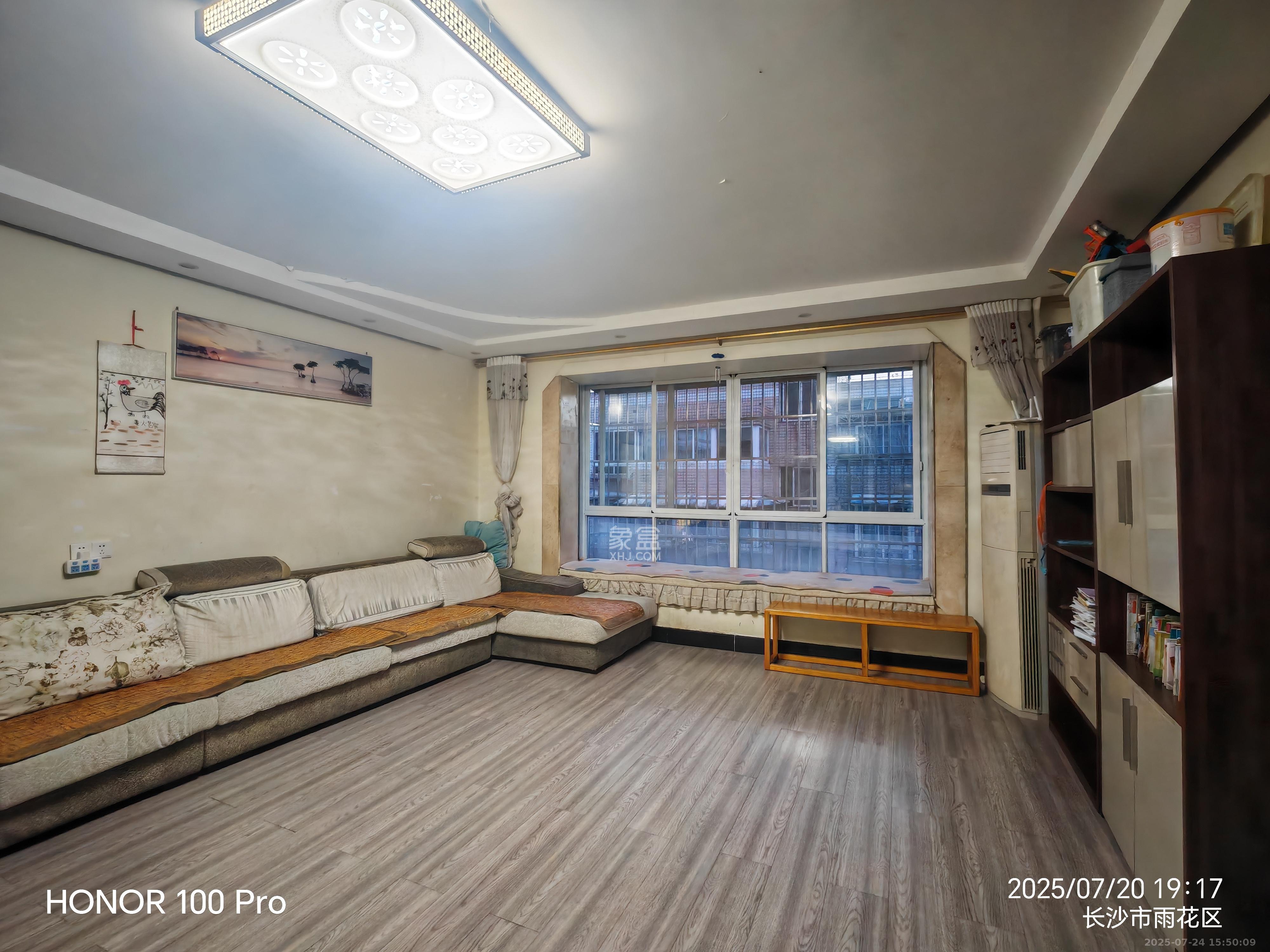 鑫天花园 4室2厅2卫 2600.0元/月 鑫天花园 4室2厅2卫 2600.0元/月室内图