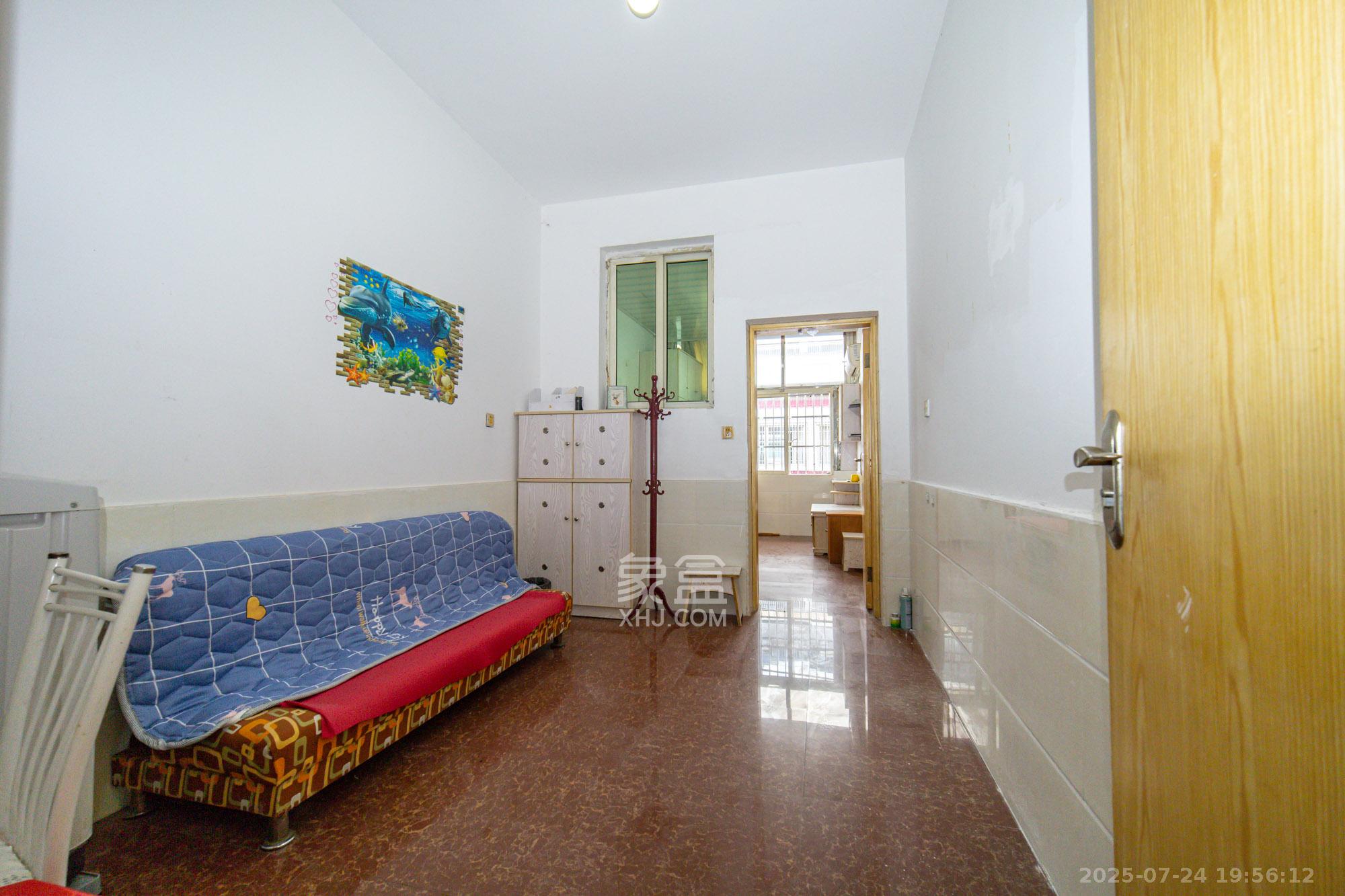 众鑫建材市场(长沙县星沙镇皮具市场) 10室4厅4卫 288.0万 众鑫建材市场(长沙县星沙镇皮具市场) 10室4厅4卫 288.0万客厅