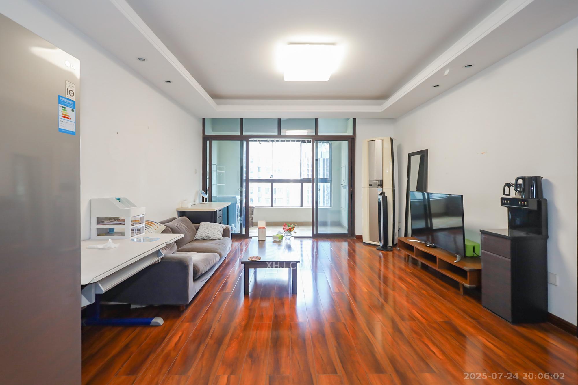 绿地中央广场 3室2厅2卫 125.0万 绿地中央广场 3室2厅2卫 125.0万客厅