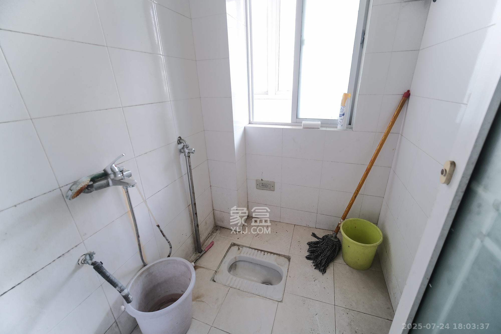 红树湾 3室2厅2卫 70.0万 红树湾 3室2厅2卫 70.0万卫生间