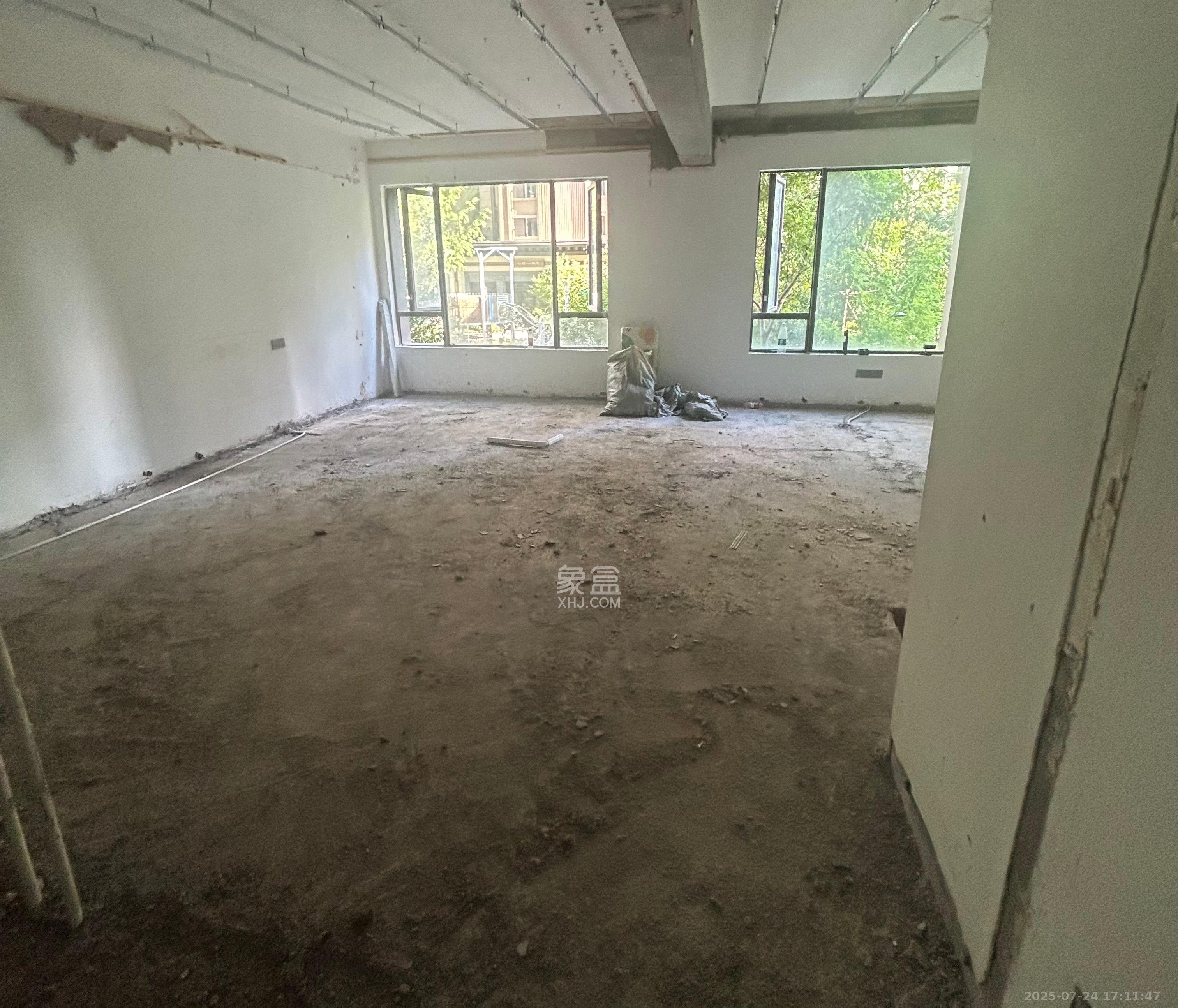 建发央著  4室2厅2卫   3000.00元/月室内图
