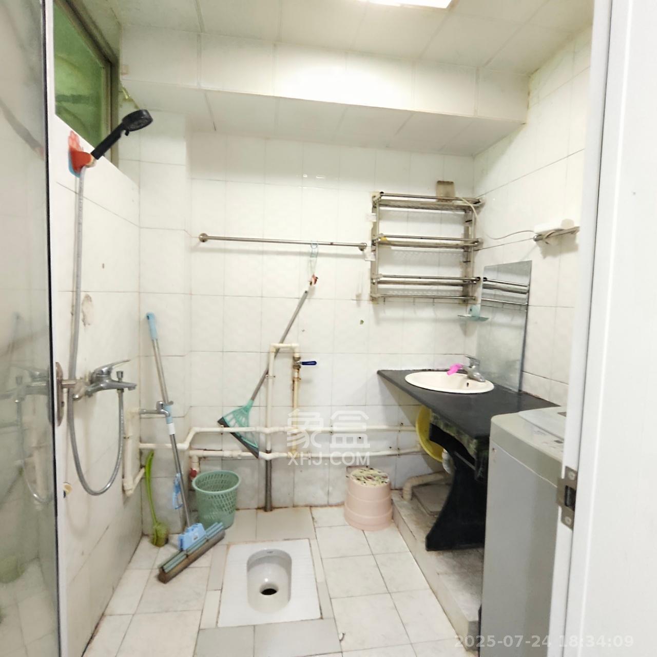 中南汽车世界  2室2厅1卫    1100.0元/月室内图