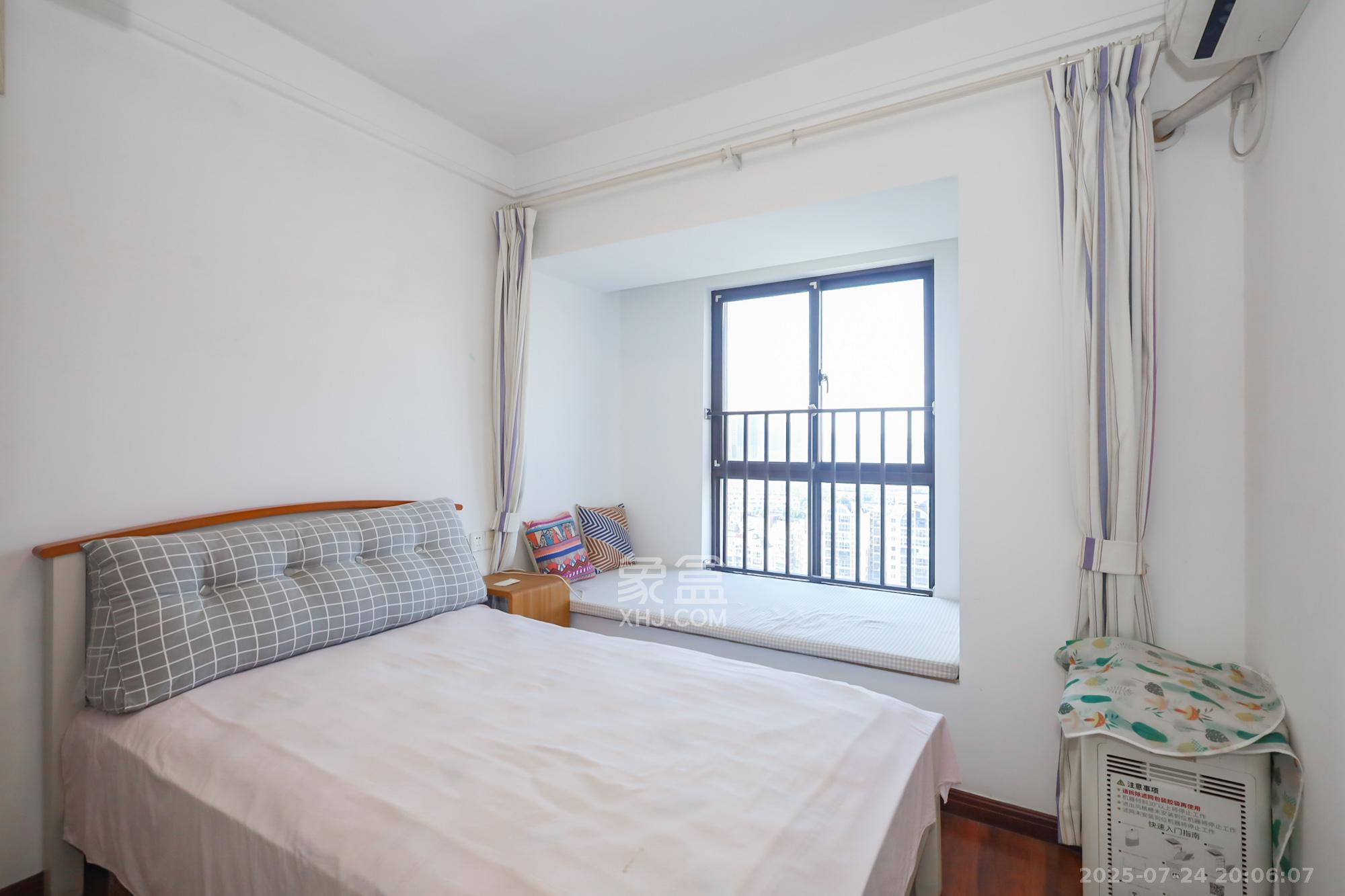 绿地中央广场 3室2厅2卫 125.0万 绿地中央广场 3室2厅2卫 125.0万卧室