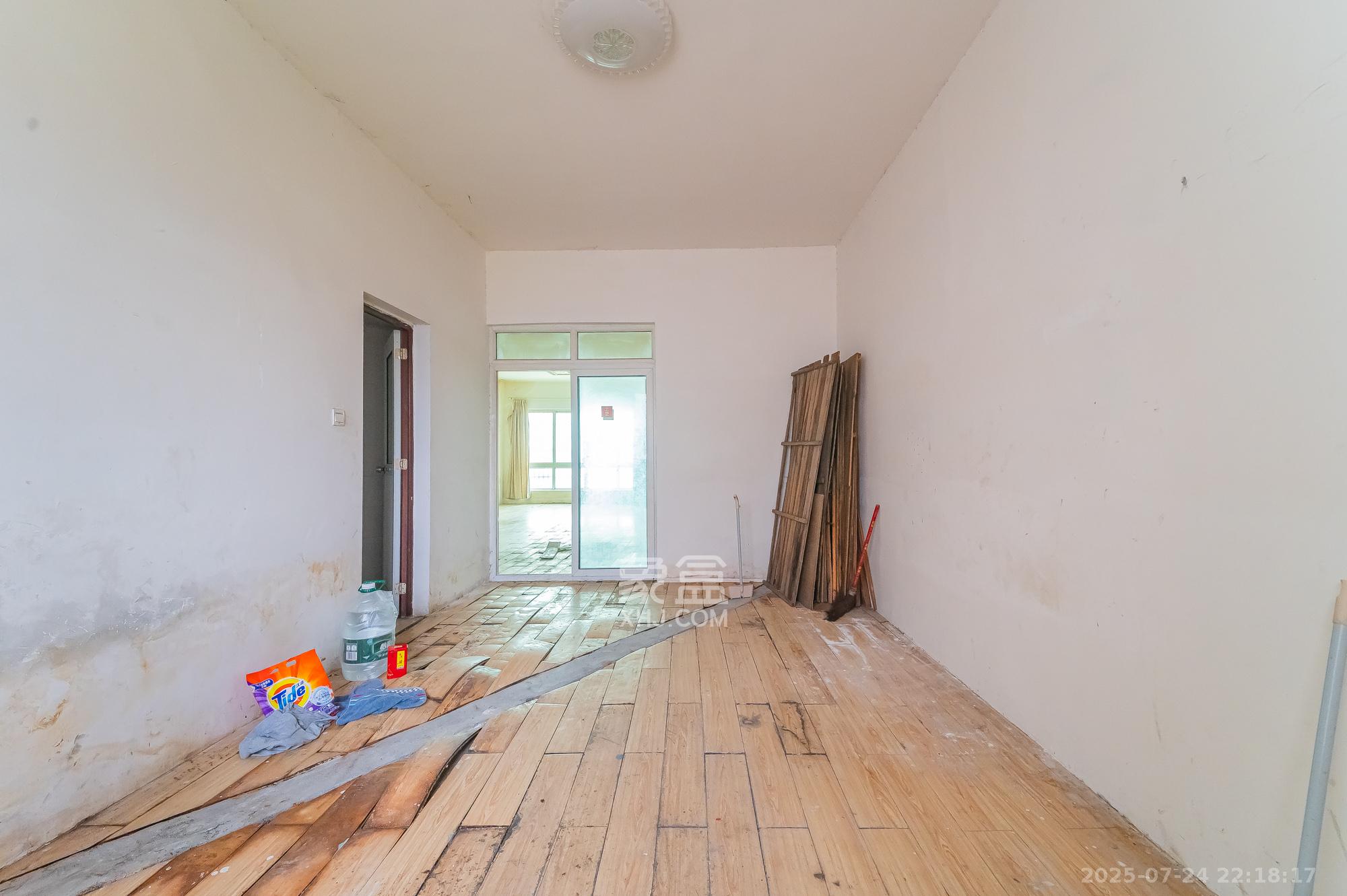 思进大厦 5室2厅2卫 107.8万 思进大厦 5室2厅2卫 107.8万其他