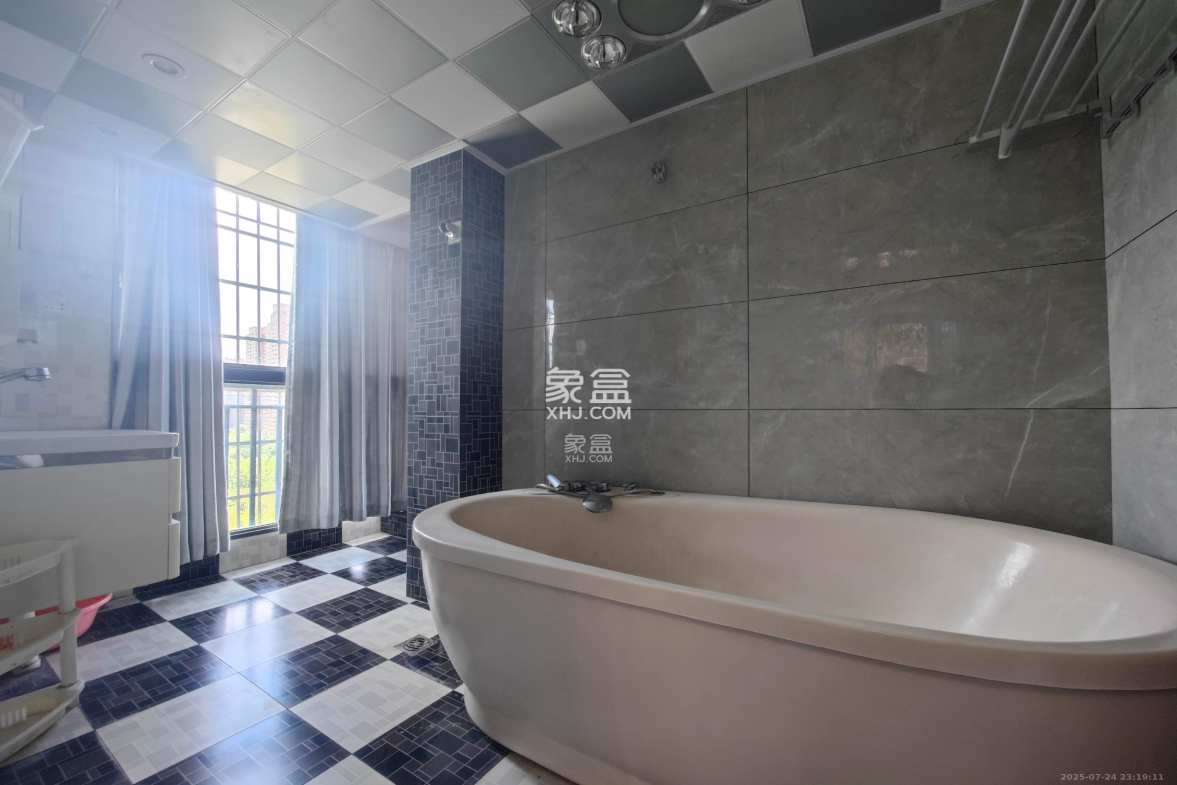 水岸天际(一期、二期) 4室2厅2卫 109.0万 水岸天际(一期、二期) 4室2厅2卫 109.0万卫生间