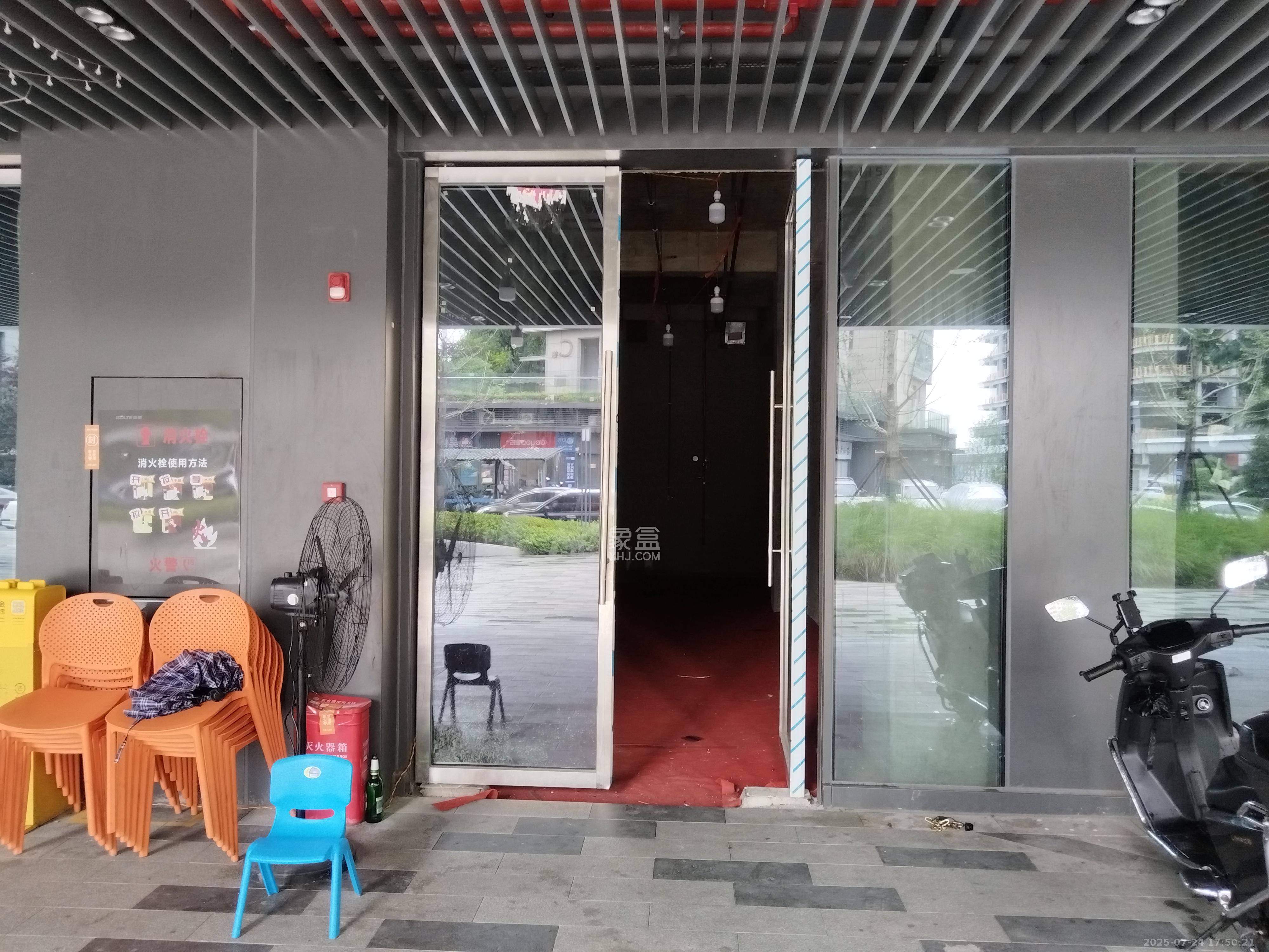 复地滨江金融中心   45.0㎡      6800.0元/月室内图