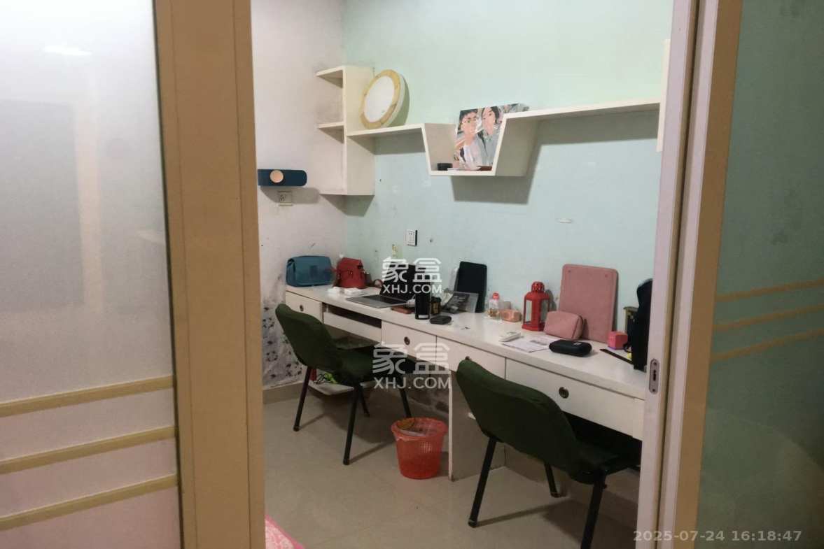 华府壹航线  1室1厅1卫    1600.0元/月 华府壹航线  1室1厅1卫    1600.0元/月室内图