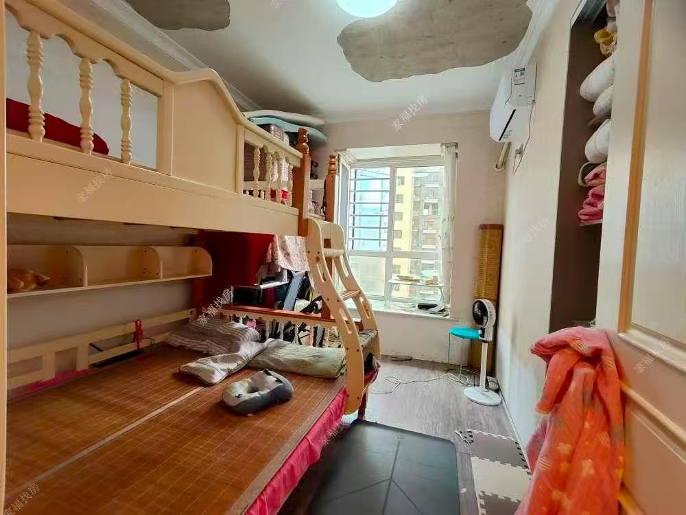 城南壹号  4室2厅2卫    110.0万 城南壹号  4室2厅2卫    110.0万客厅