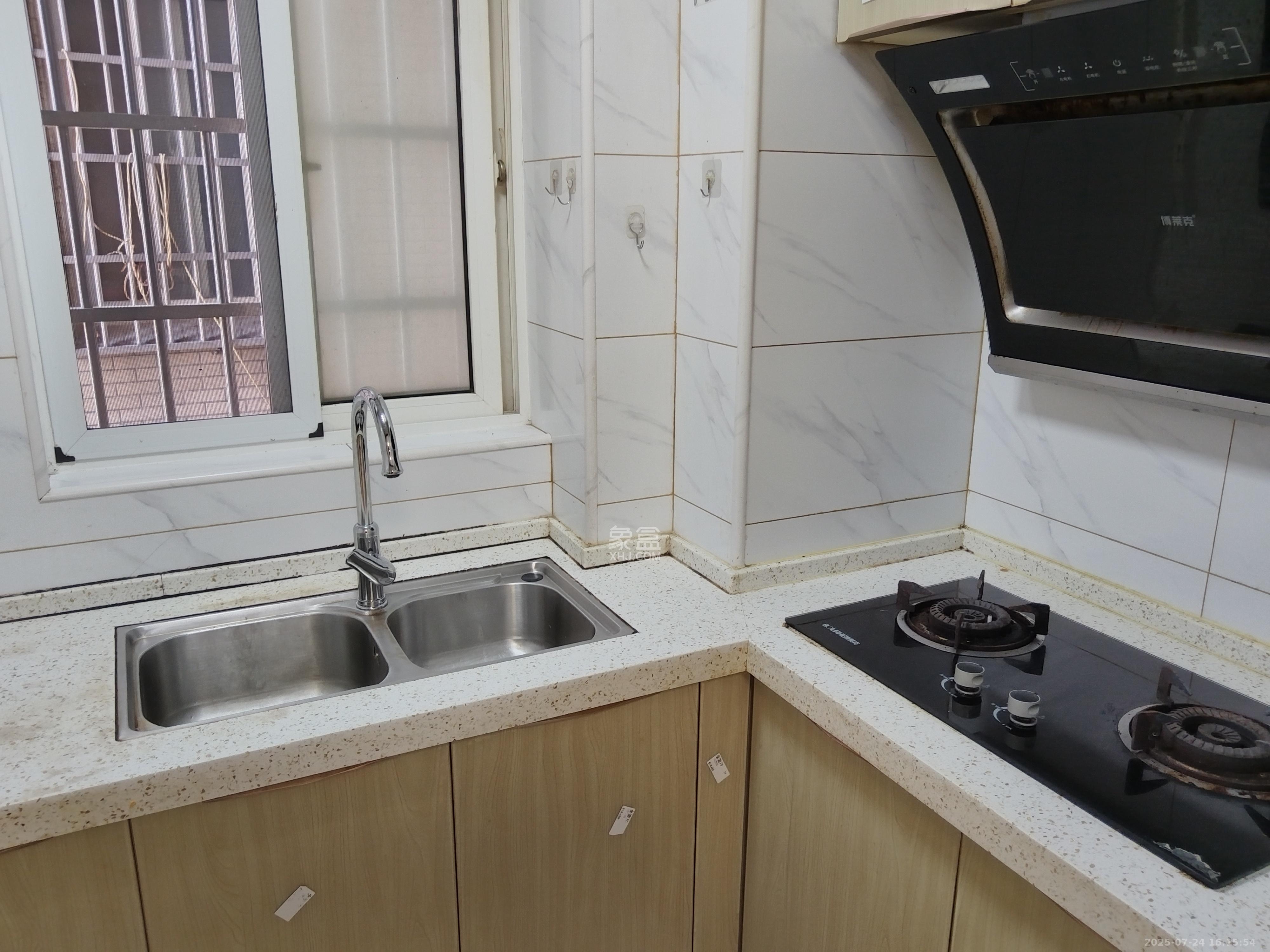 谷山乐园三期  3室2厅1卫    2200.0元/月 谷山乐园三期  3室2厅1卫    2200.0元/月室内图