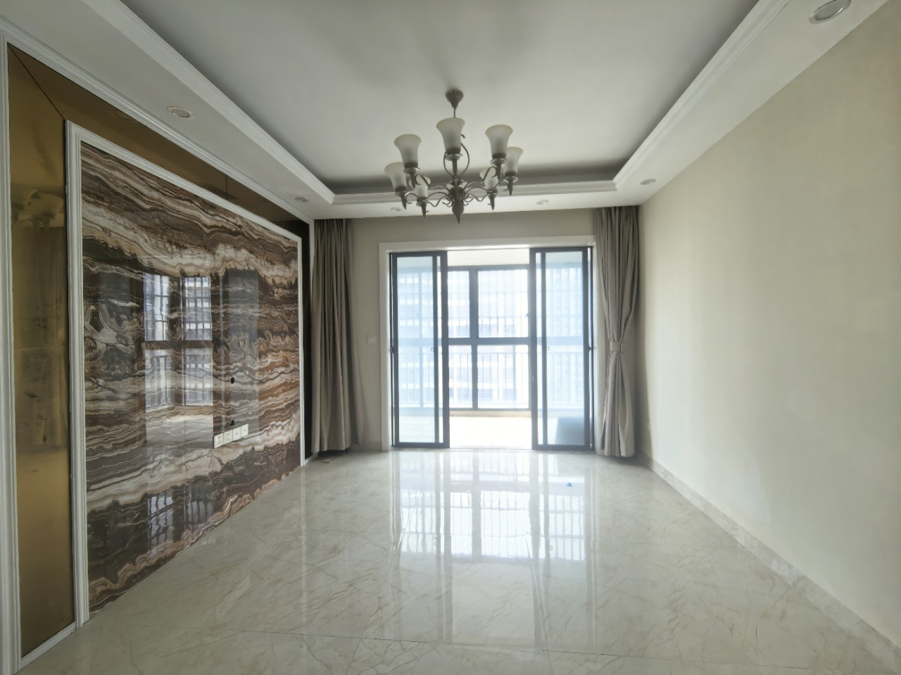 阳光丁香园  2室2厅1卫    103.0万 阳光丁香园  2室2厅1卫    103.0万室内图