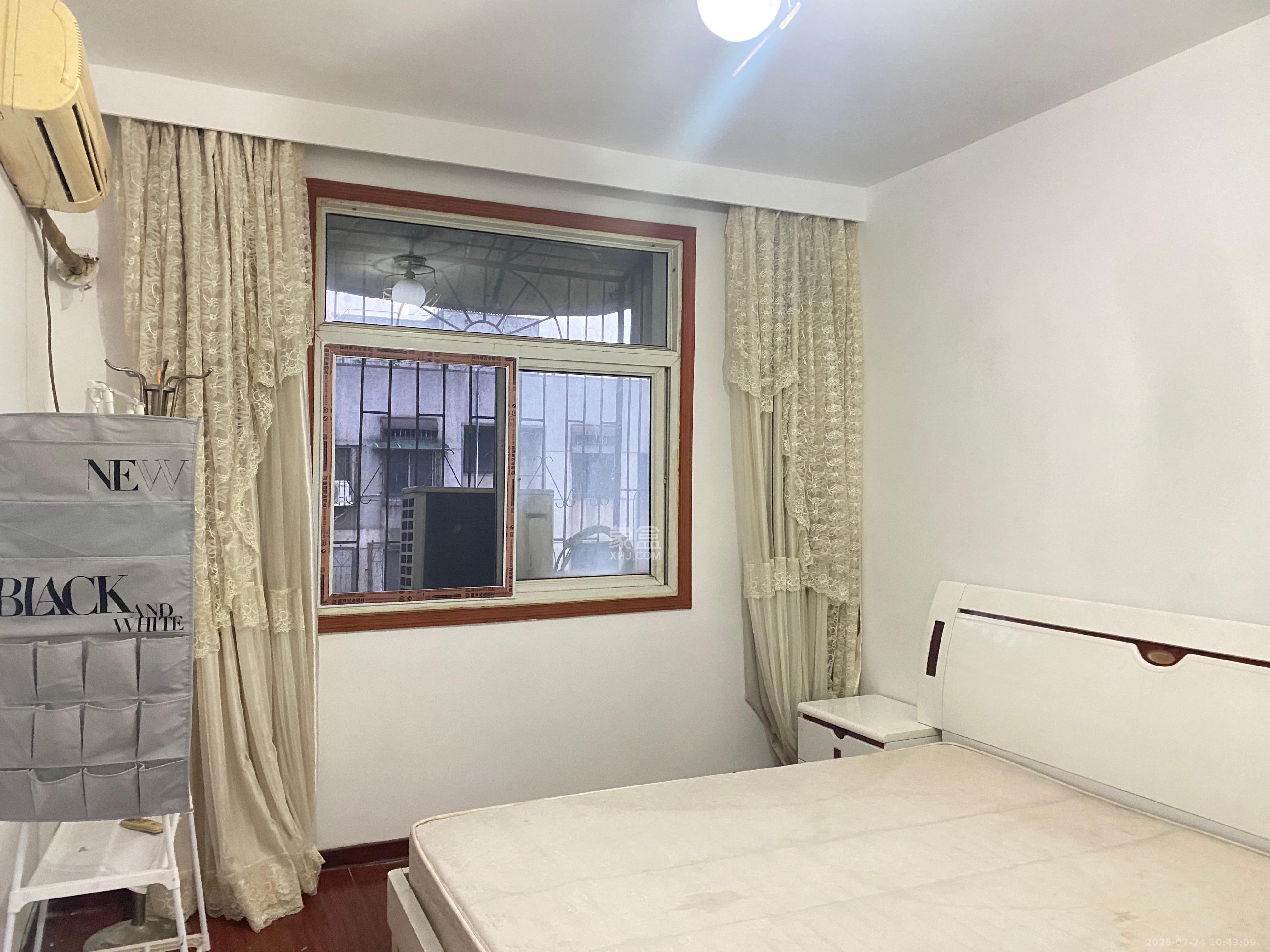 英才园三片  2室1厅1卫    1400.0元/月室内图