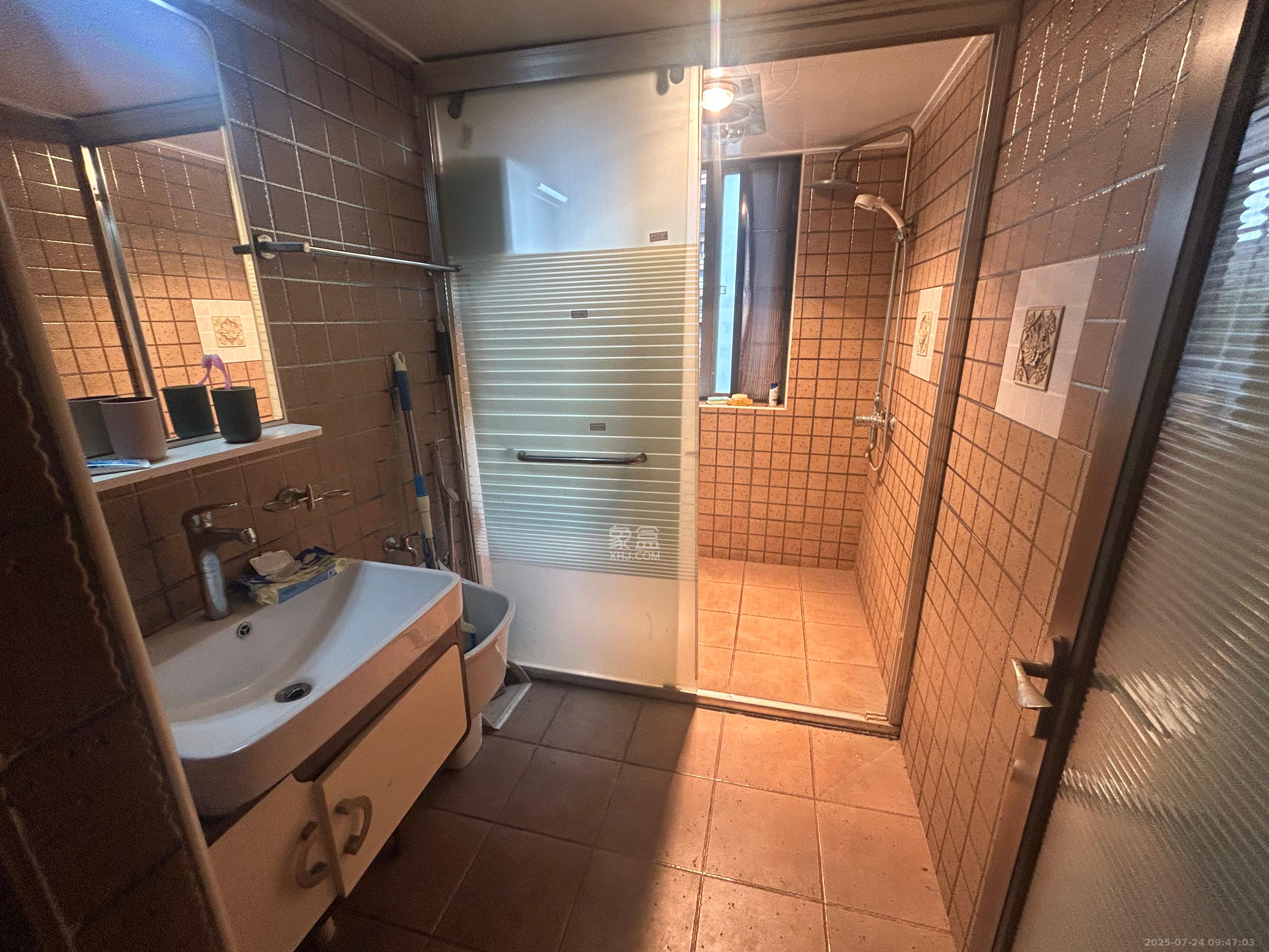 上海城小区 4室2厅2卫 2500.0元/月 上海城小区 4室2厅2卫 2500.0元/月室内图