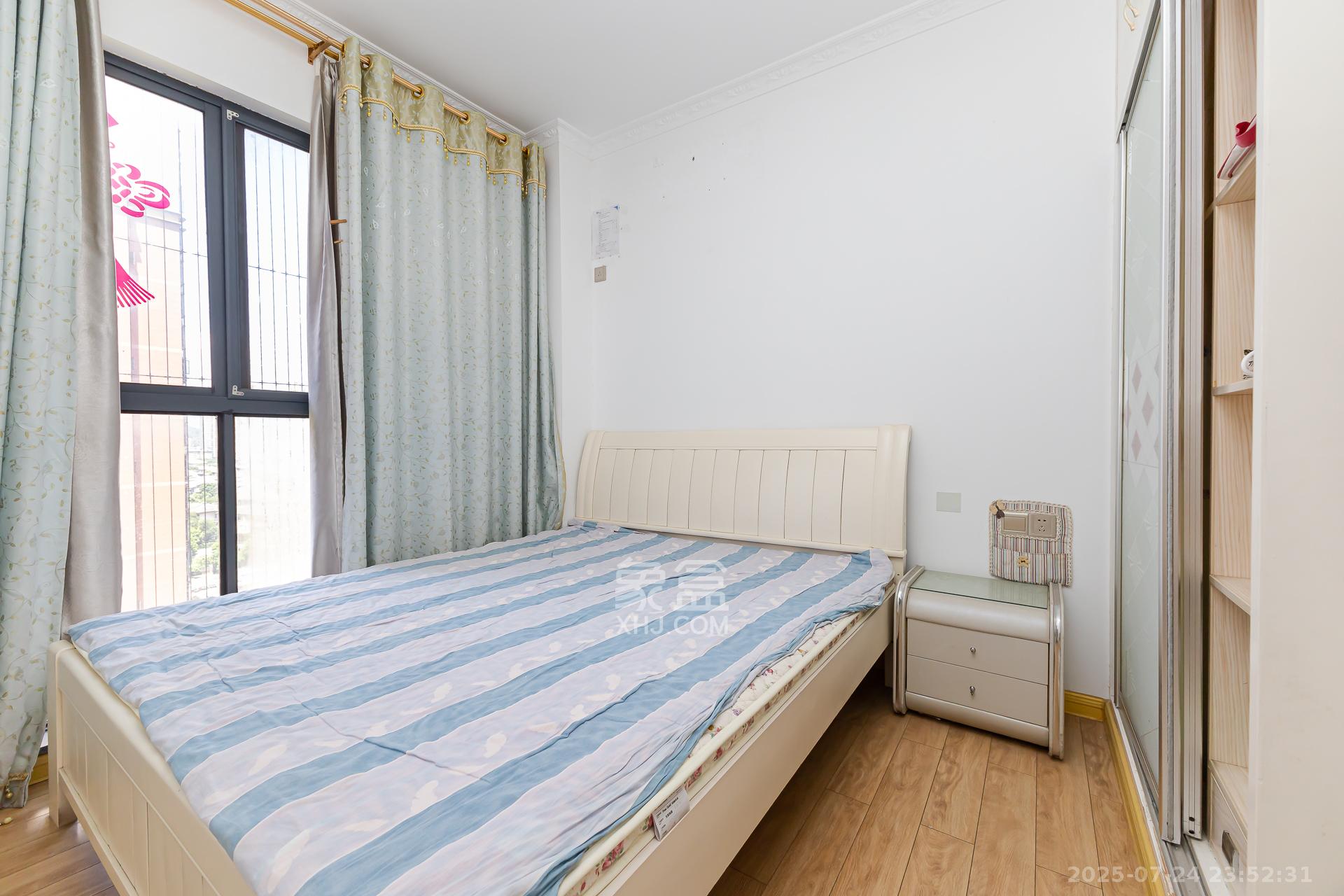 珠江东方明珠(新地东方明珠)三期 3室2厅1卫 66.0万 珠江东方明珠(新地东方明珠)三期 3室2厅1卫 66.0万卧室