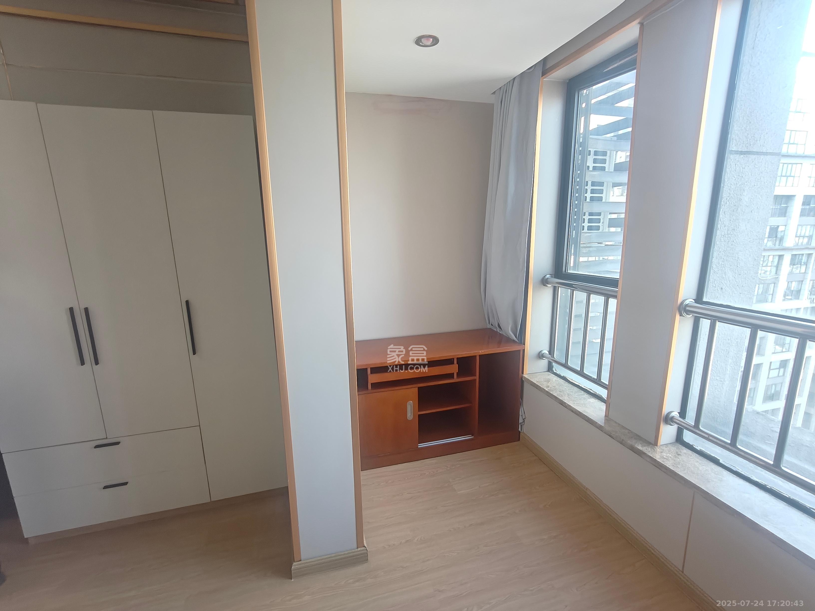 湘腾城市广场  1室1厅1卫    1600.0元/月 湘腾城市广场  1室1厅1卫    1600.0元/月室内图