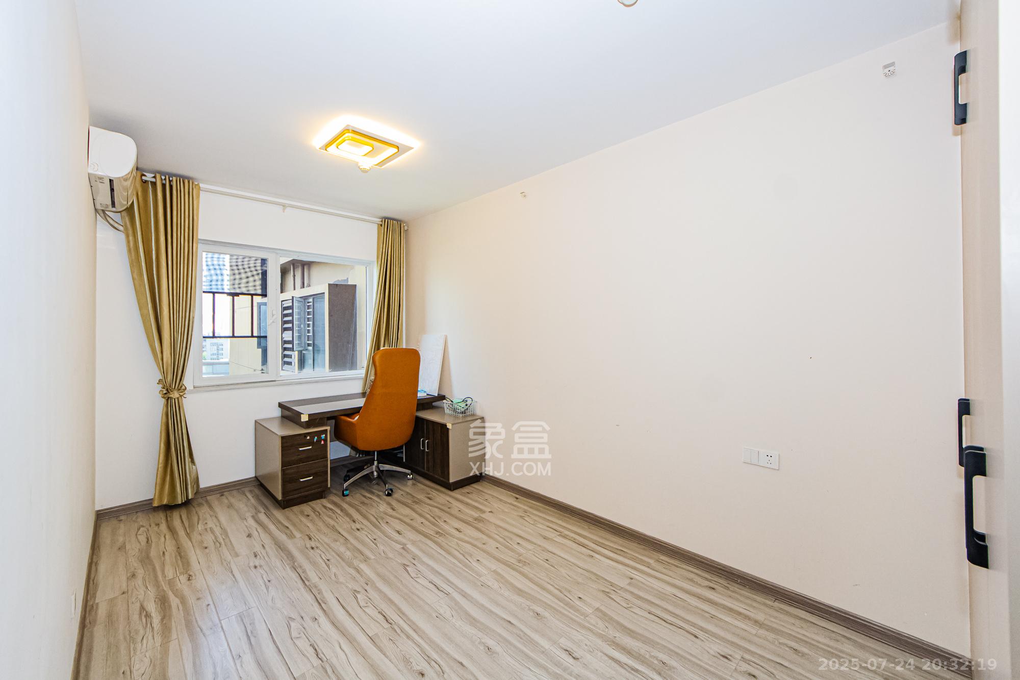 北辰三角洲C3区  5室2厅2卫    320.0万 北辰三角洲C3区  5室2厅2卫    320.0万卧室