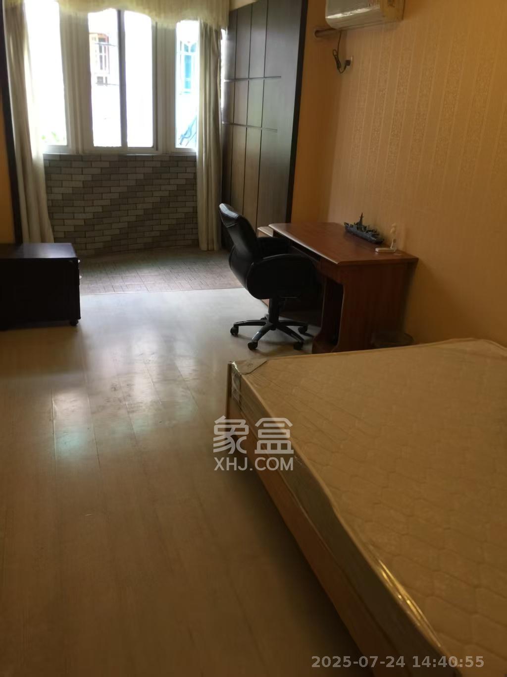 望阁公寓  4室2厅2卫   3300.00元/月室内图